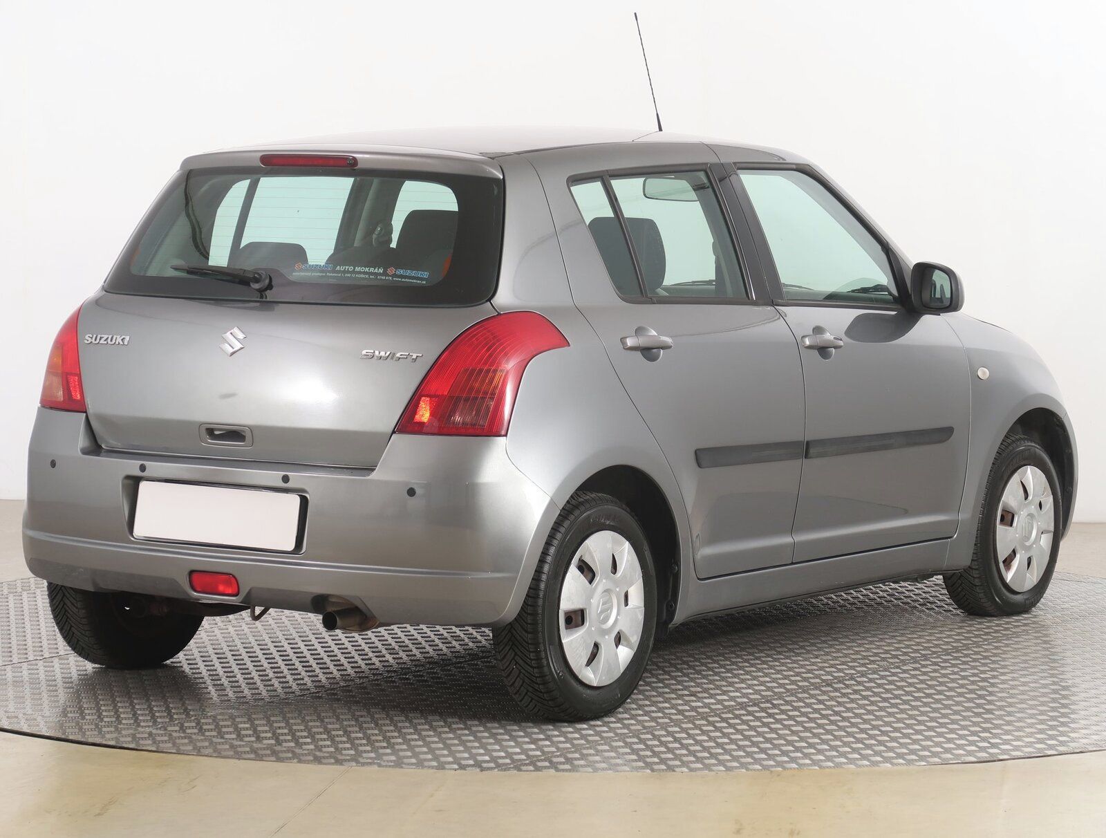 Suzuki Swift, 1.3, jezdí skvěle - fotka 5