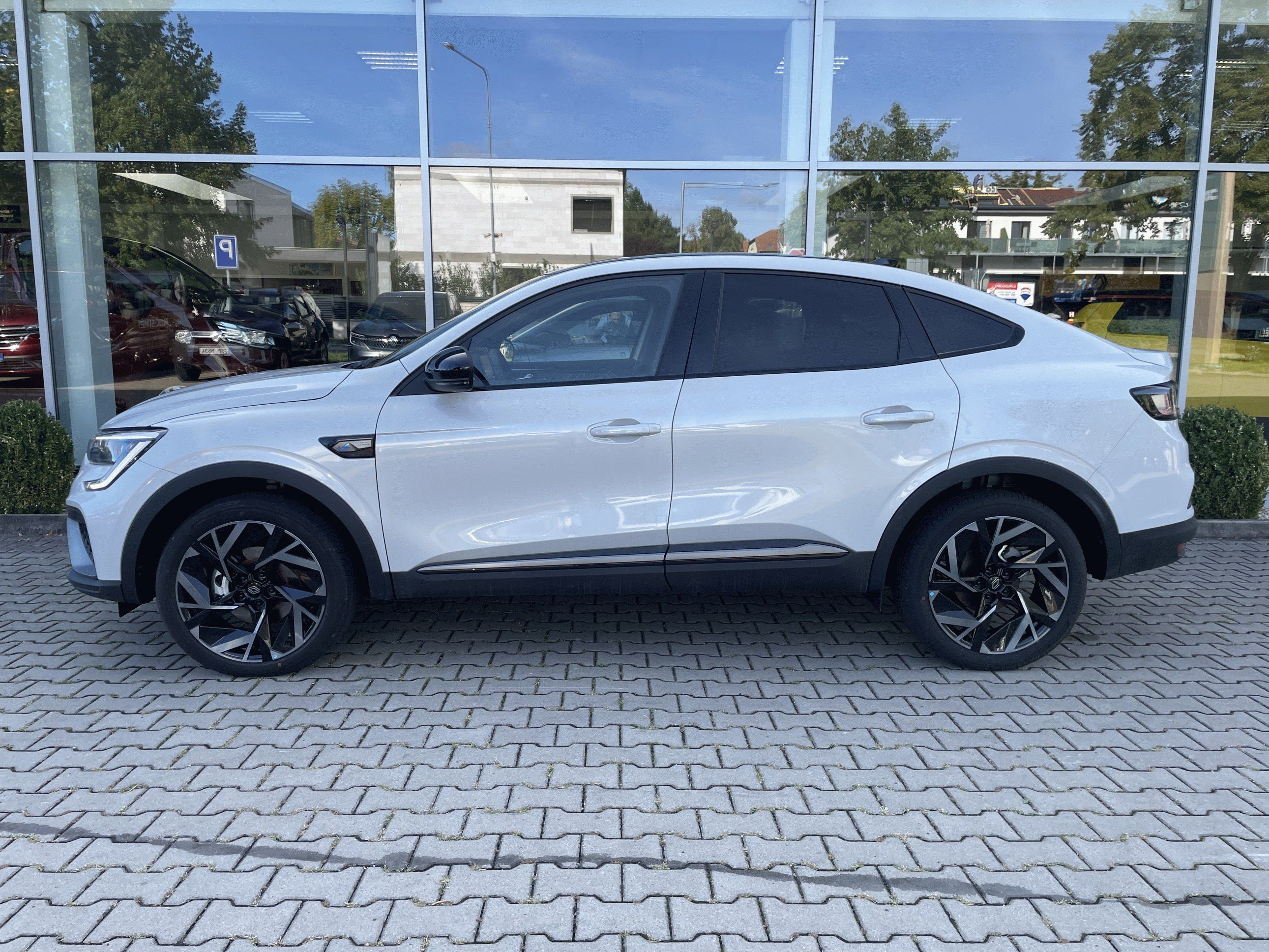 Renault Arkana, E-Tech hybrid 145 esprit Alpin - fotka 4