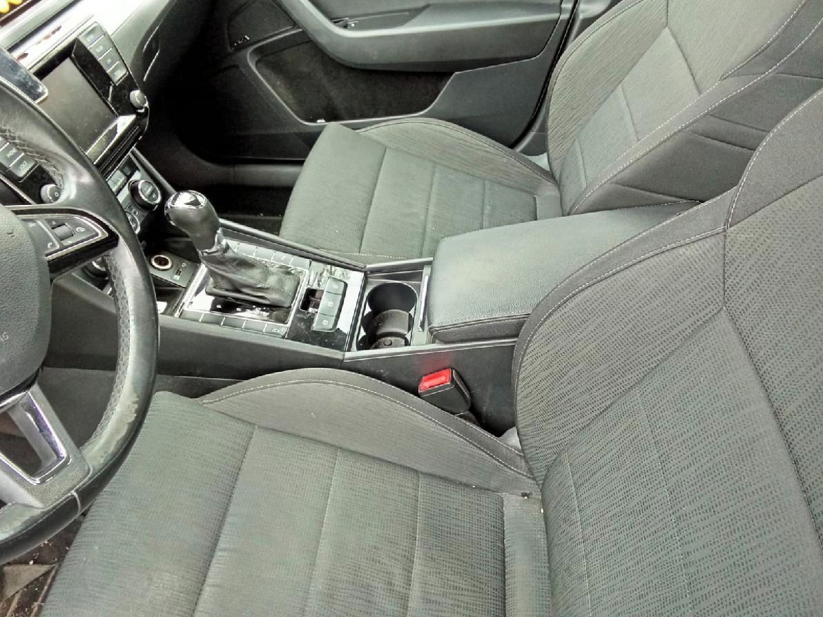 Škoda Superb, 1.6 TDI Servisovano - fotka 5
