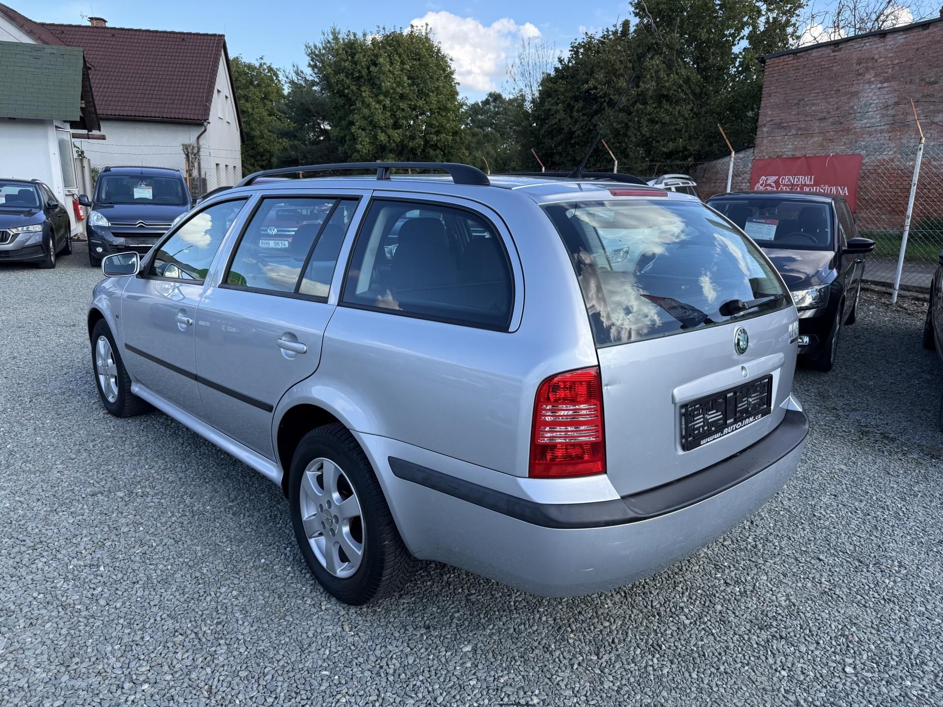 Škoda Octavia, 1.6i TOUR - fotka 4