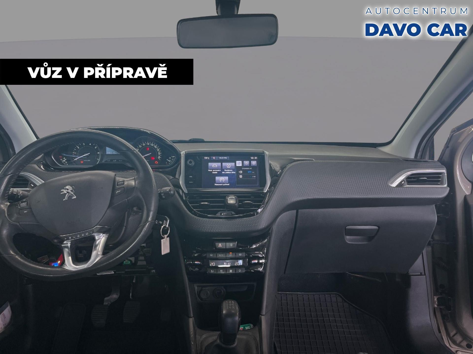 Peugeot 2008, 1,2 PT 82k CZ Active 2.Maj - fotka 4