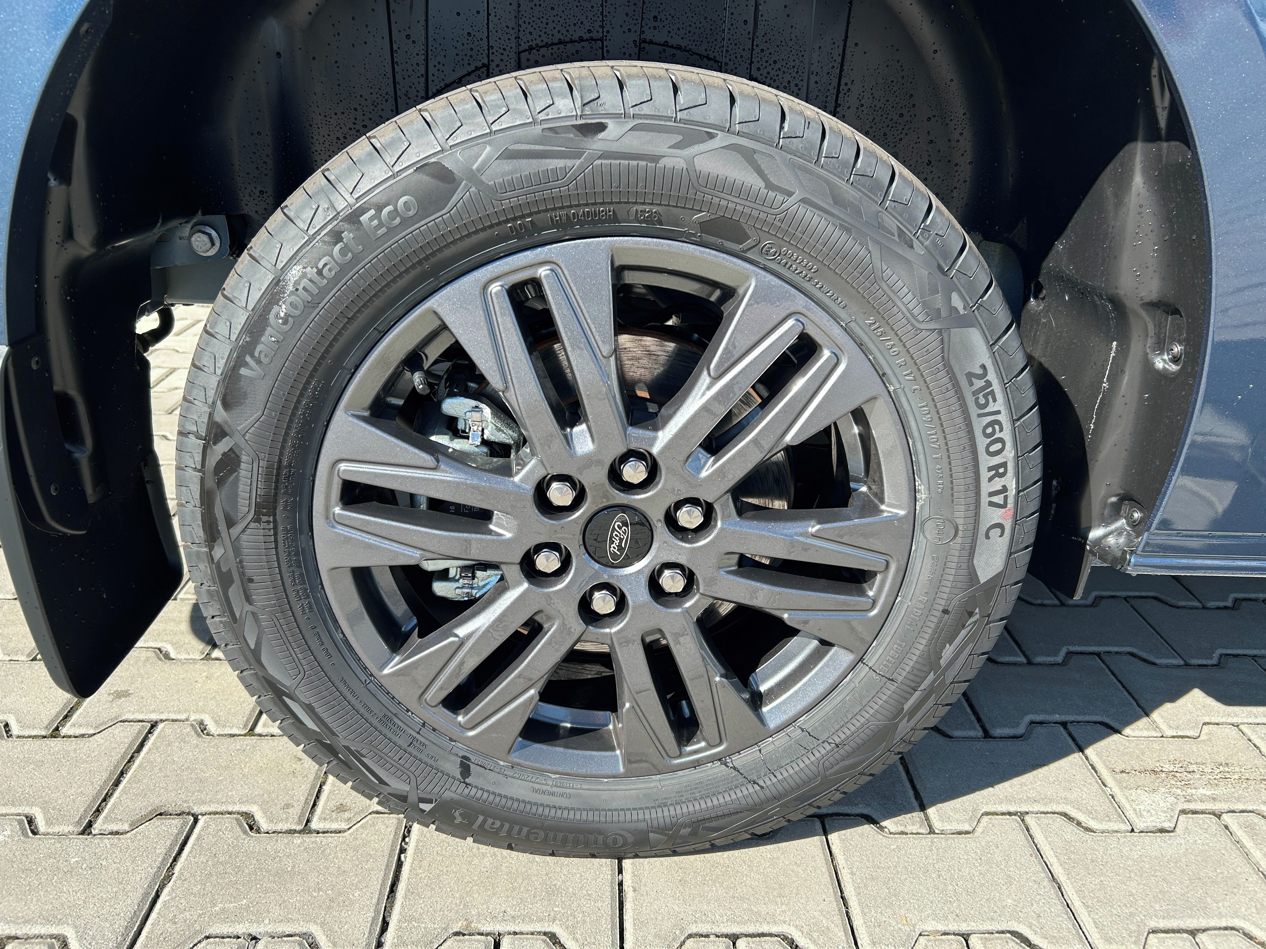 Ford Tourneo Custom, Titanium L2 2.0 EcoBlue 110 kW - fotka 4