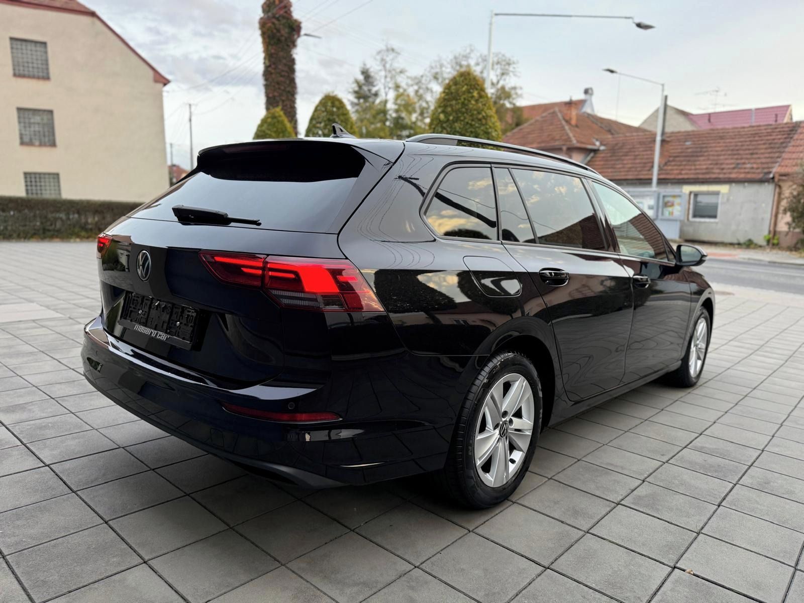 Volkswagen Golf, VW Golf 8 Variant 2.0 TDI 85 k - fotka 4