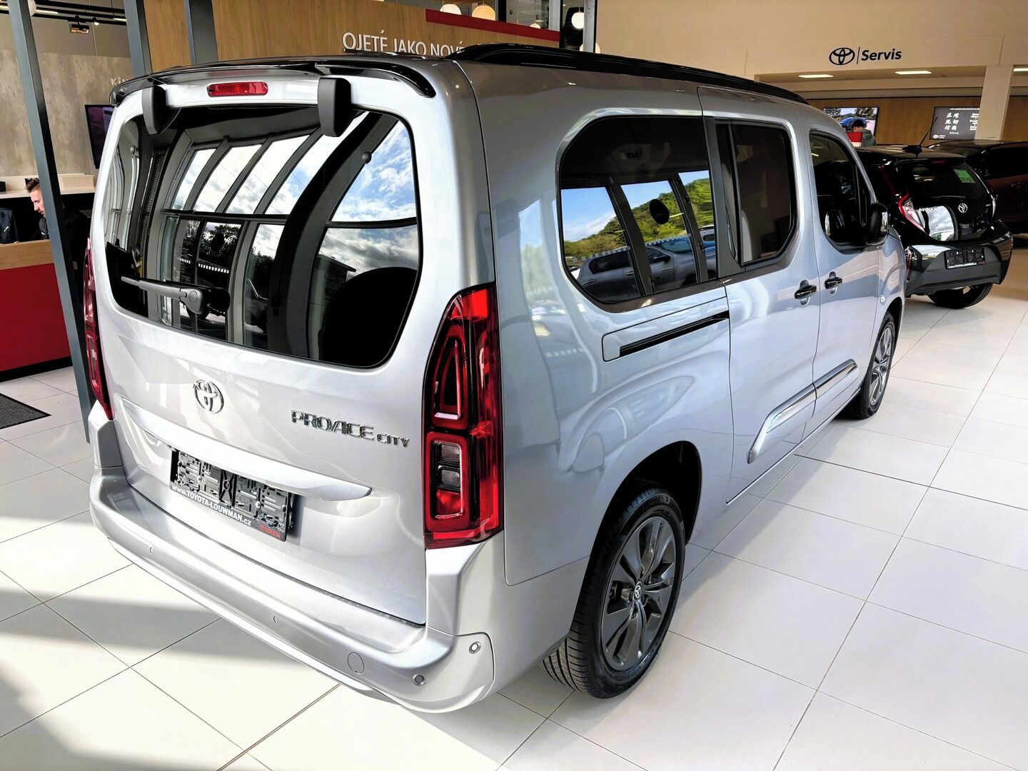 Toyota Proace City Verso, 1,5   LWB 1.5D 130 AT VIP - fotka 6