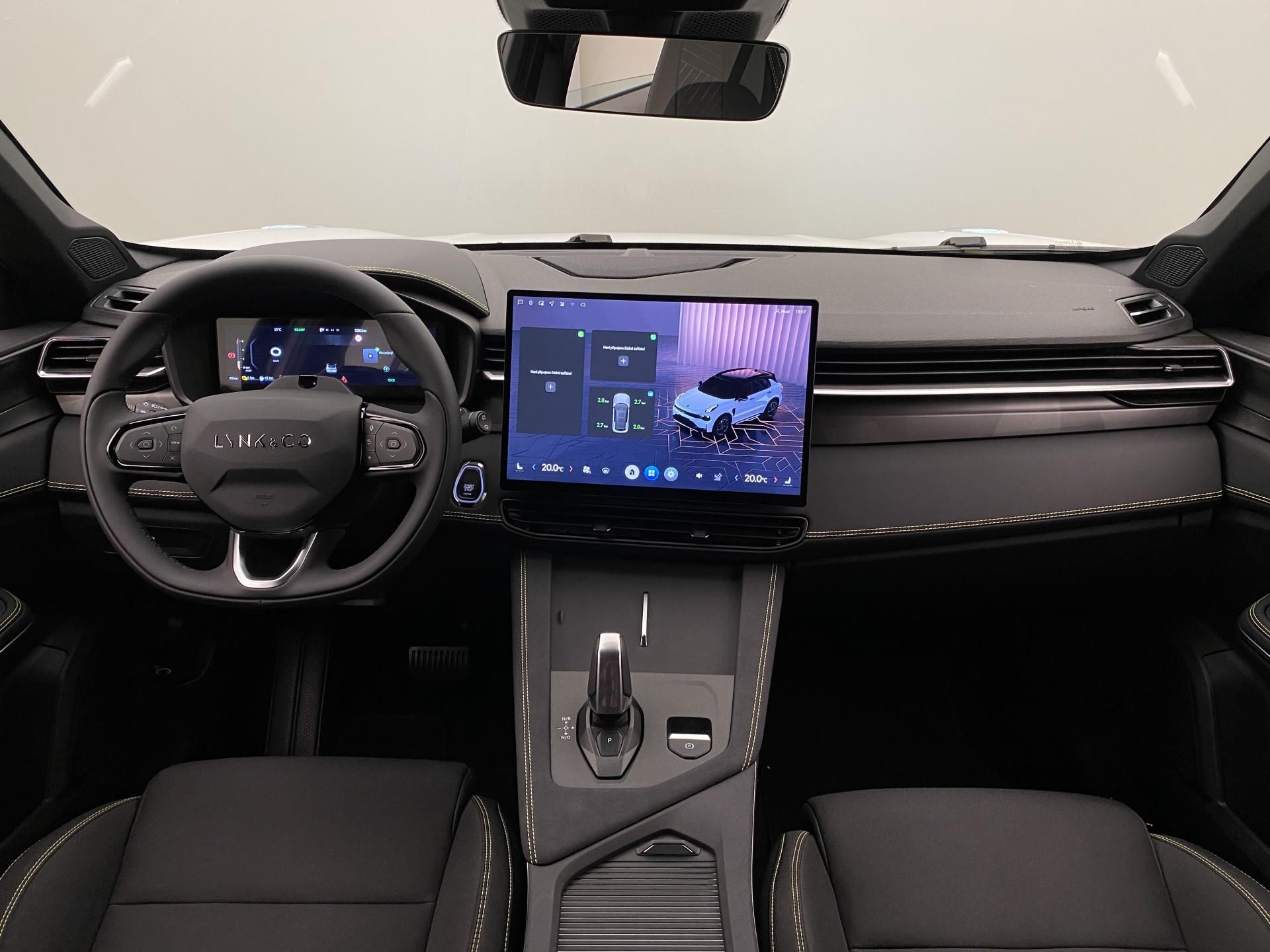 Lynk & Co 01, CORE PHEV AUT CZ 1.maj - fotka 2