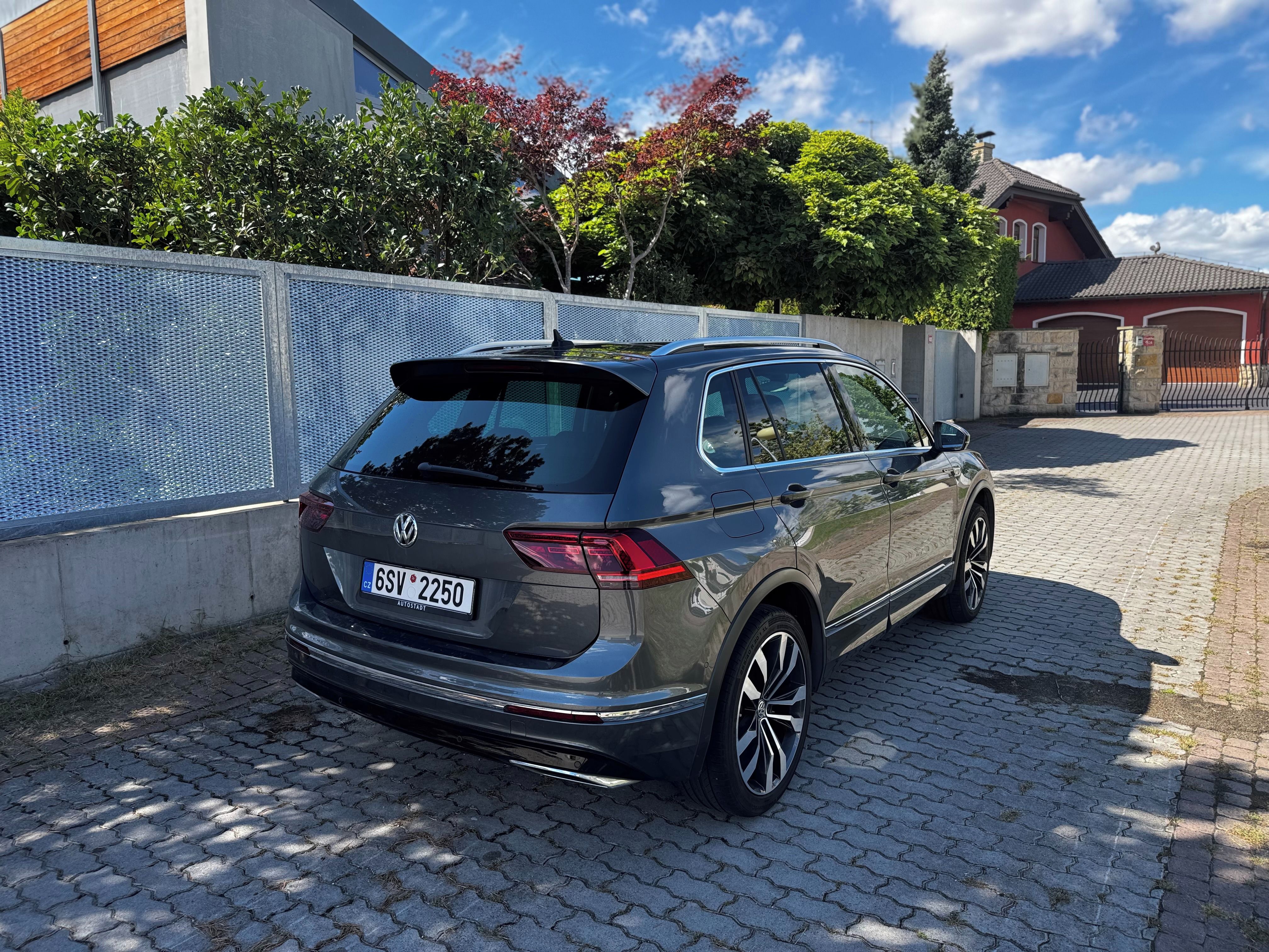 Volkswagen Tiguan, 2.0 TSI 169kw, R-line, Webasto - fotka 4