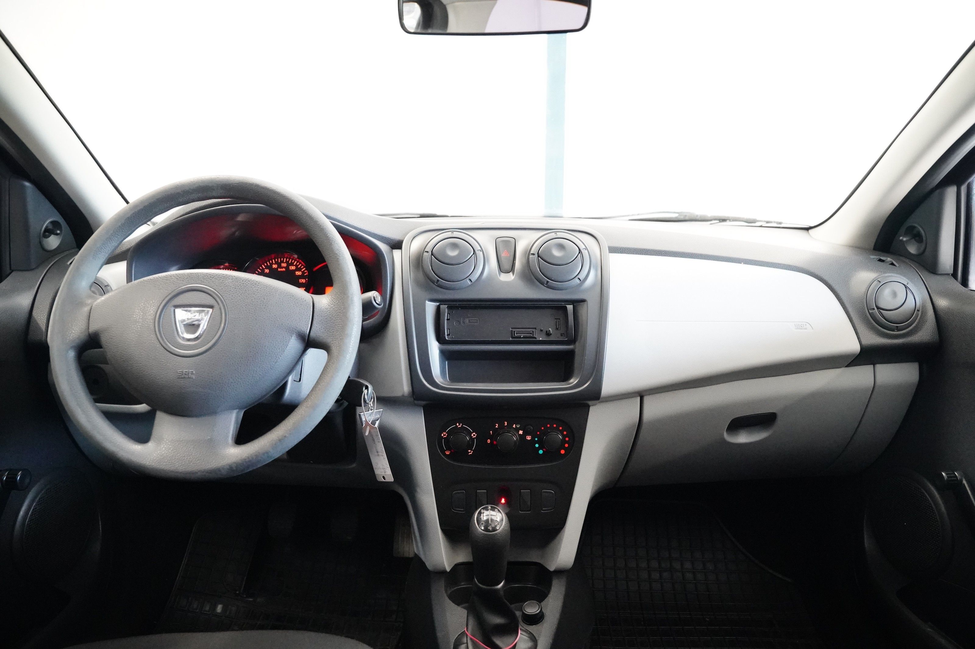 Dacia Logan, 1.2i 55 kW - fotka 5
