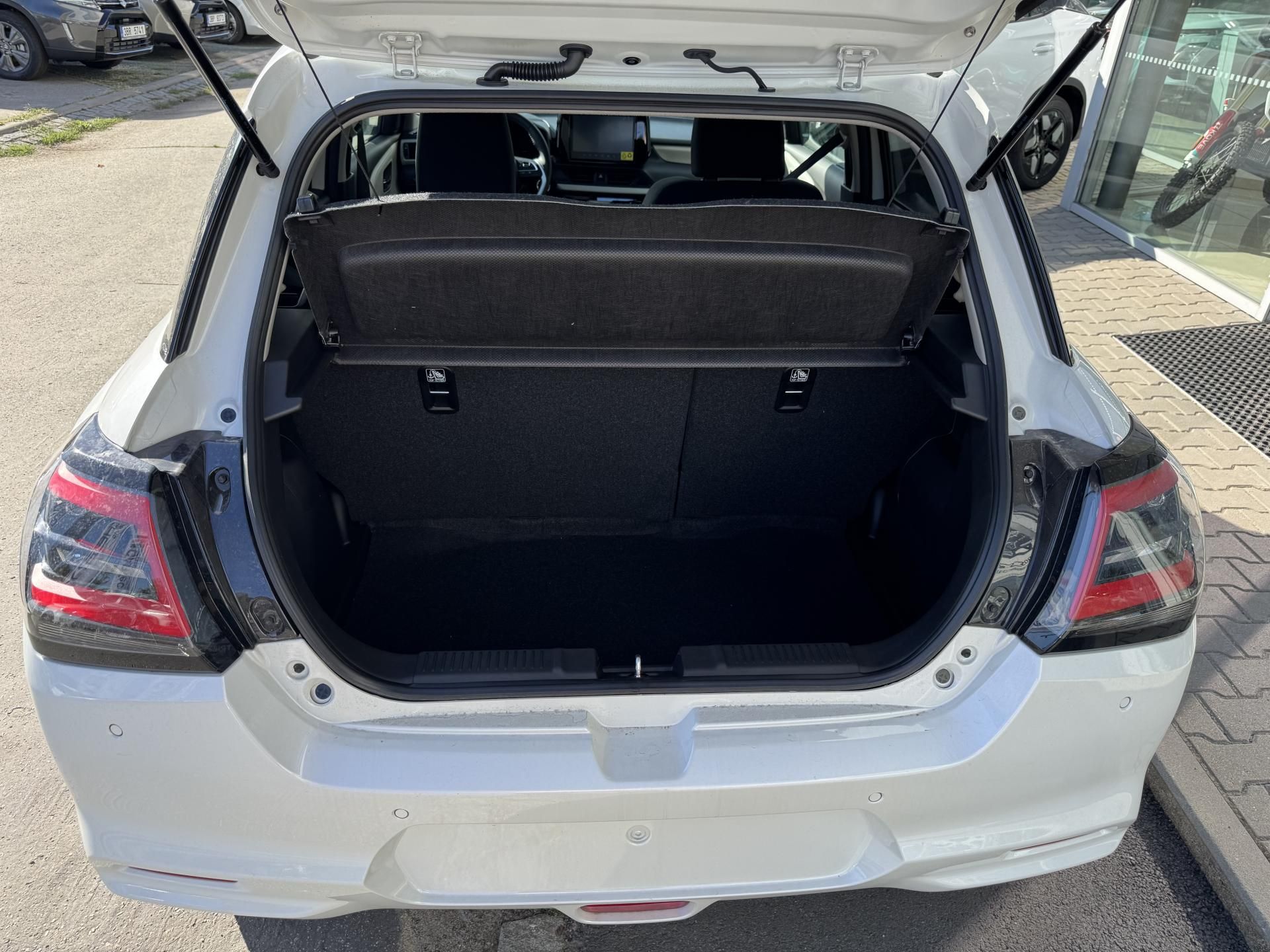 Suzuki Swift, 1,2 Premium Hybrid - fotka 6