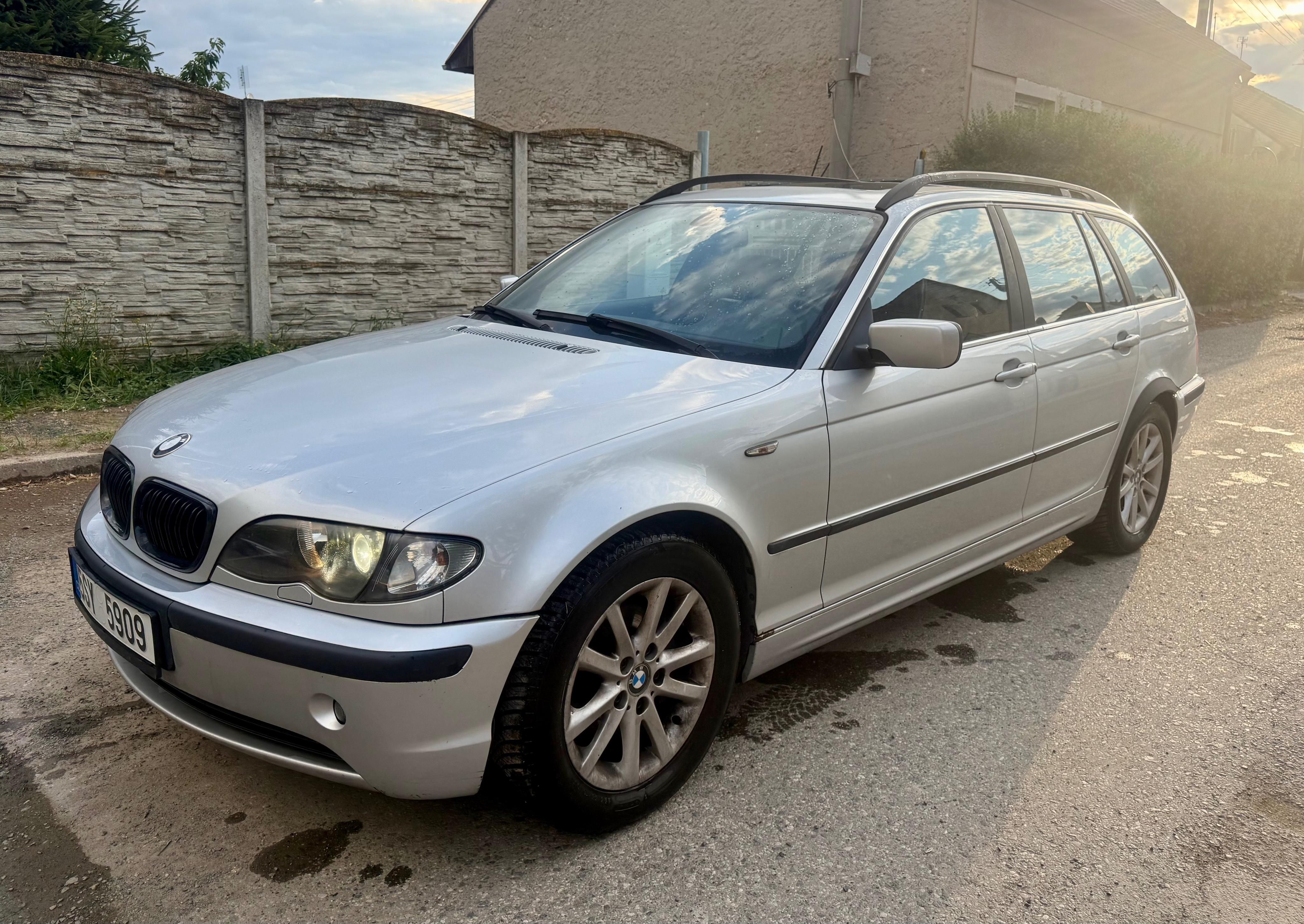 BMW Řada 3, BMW 318i kombi - fotka 2