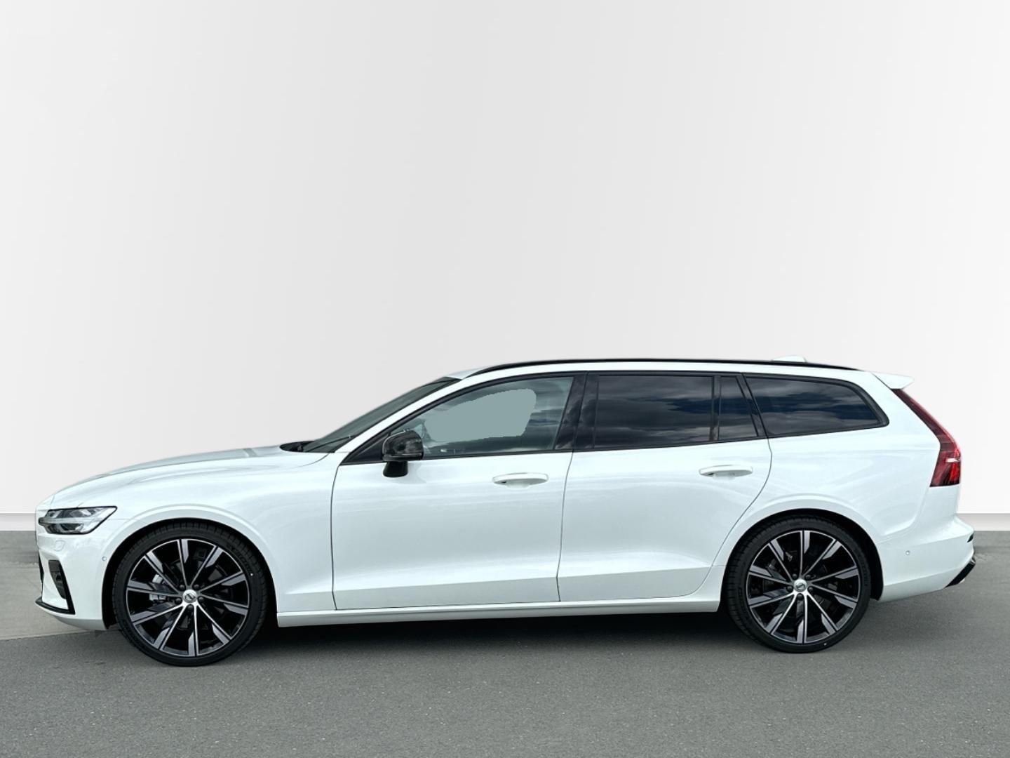 Volvo V60, 2.0B4 FWD 145kW PLUS DARK - fotka 2
