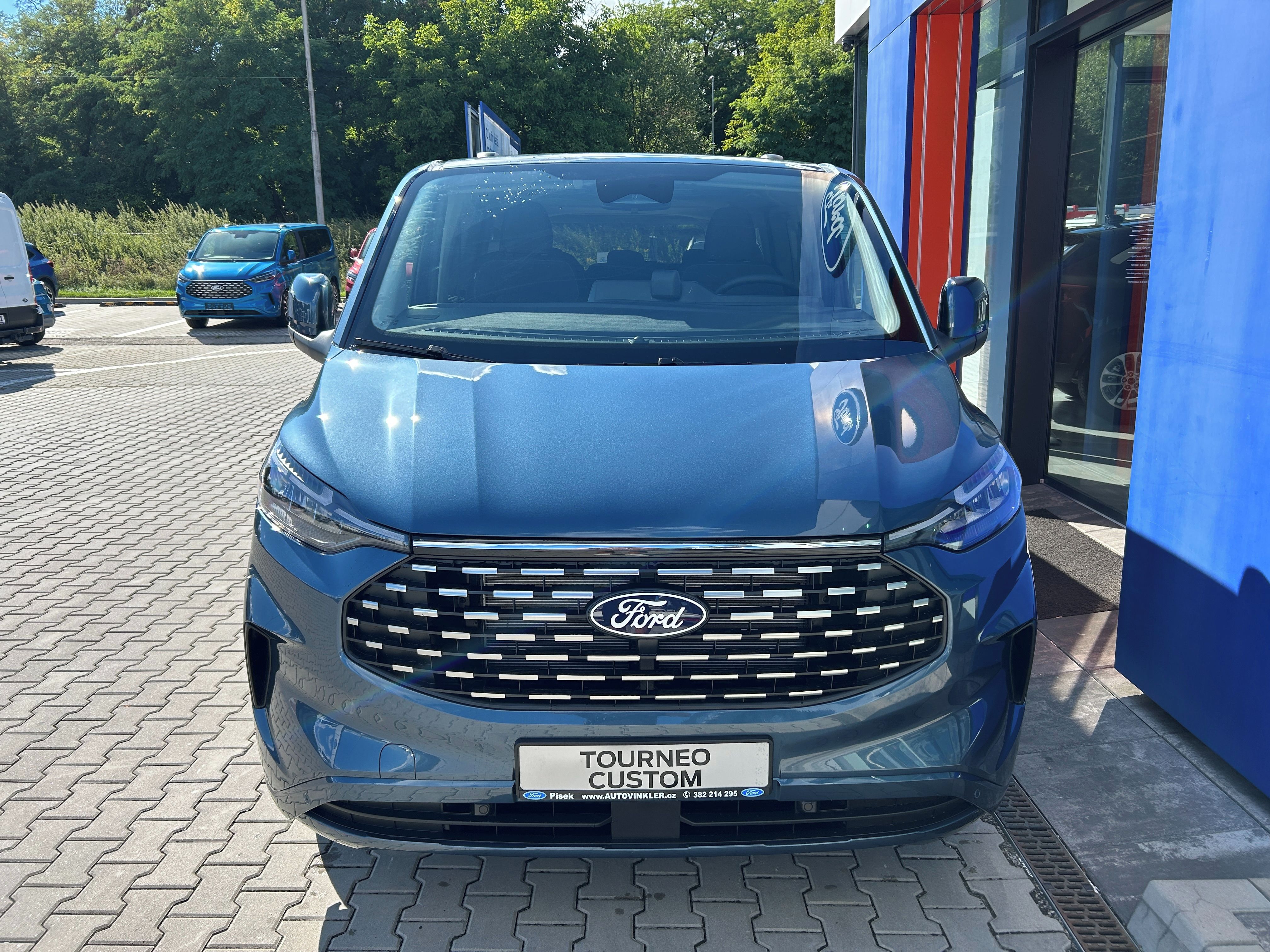 Ford Tourneo Custom, Titanium L2 2.0 EcoBlue 110 kW - fotka 2