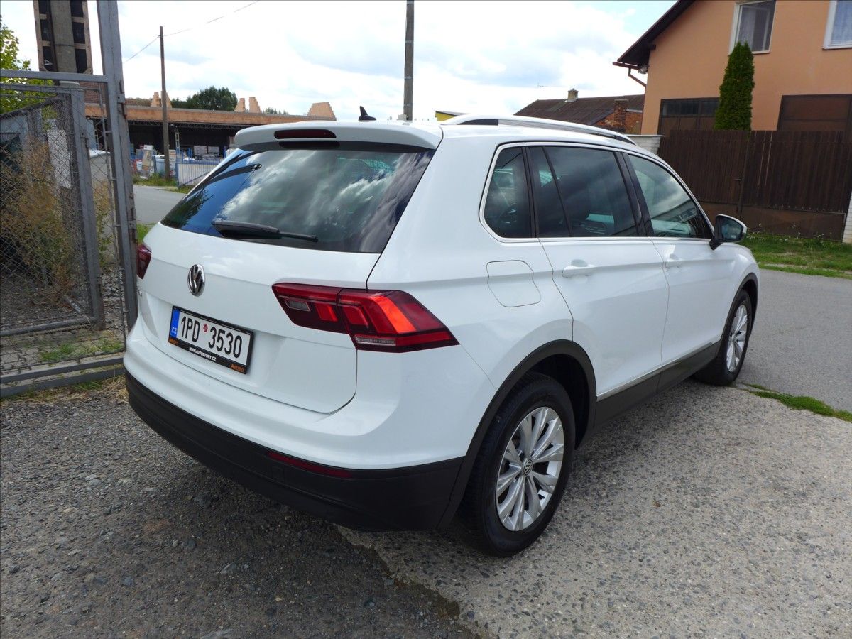 Volkswagen Tiguan, 2,0 TDi 110KW  NAVI APP 1.MAJ - fotka 6