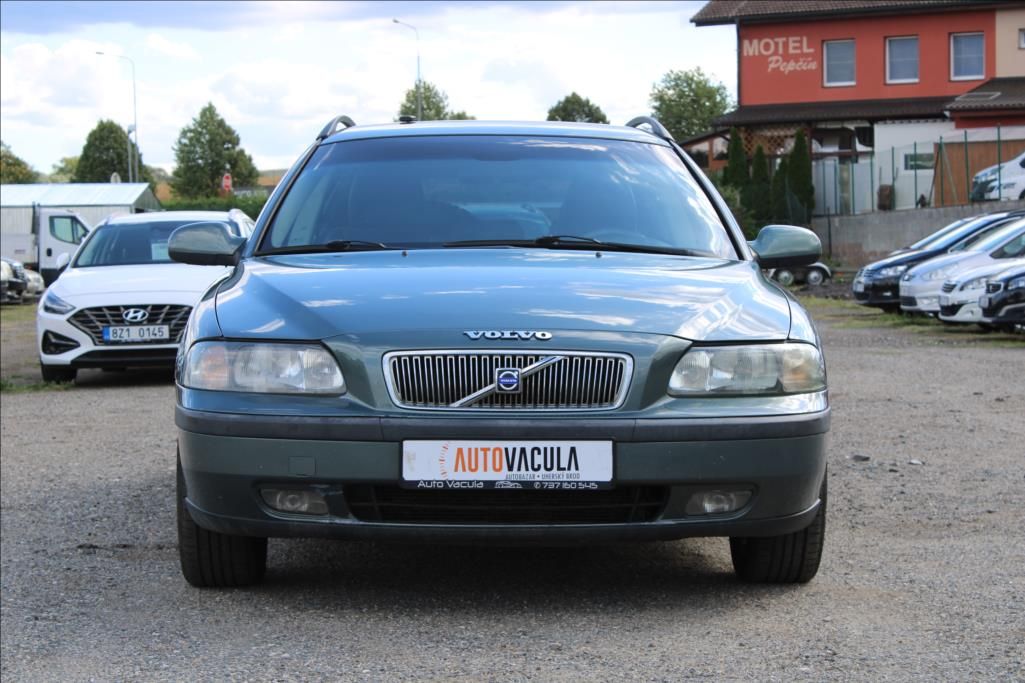Volvo V70, 2,4 D  D5, KLIMA, STK 8/2028 - fotka 2