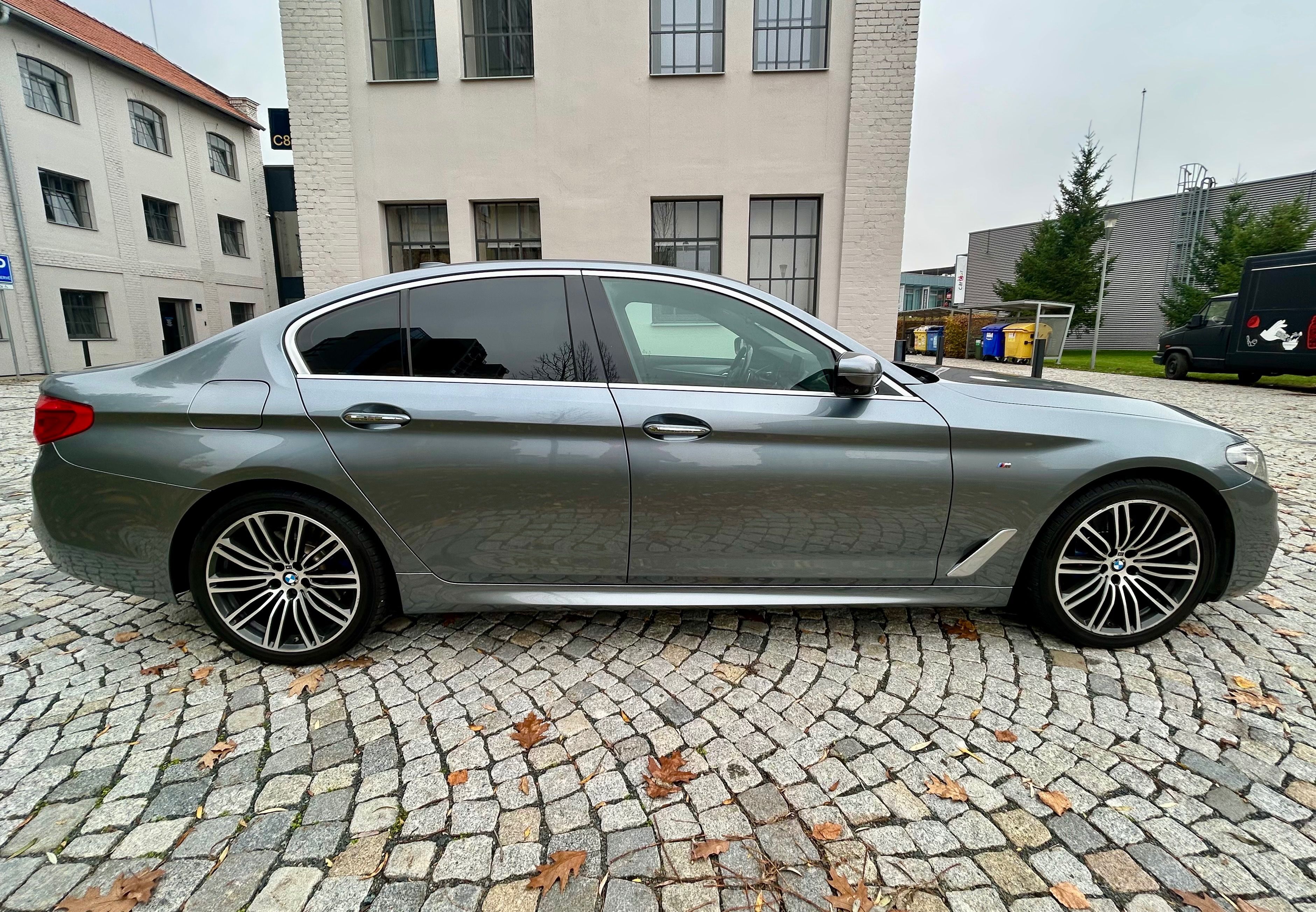 BMW Řada 5, 530 XI M-PAKET-LED-ACC-H&K-ČR - fotka 6