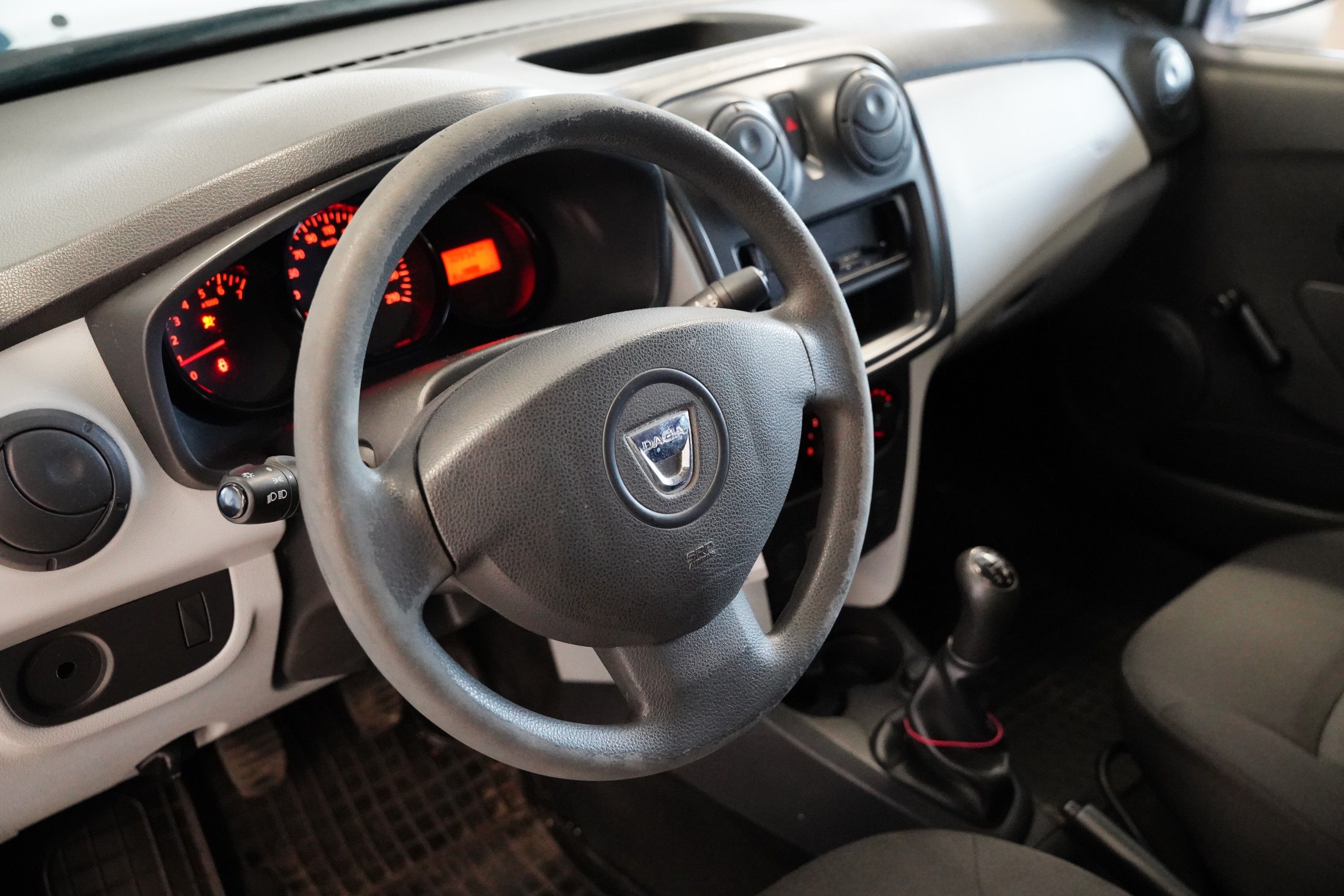 Dacia Logan, 1.2i 55 kW - fotka 6