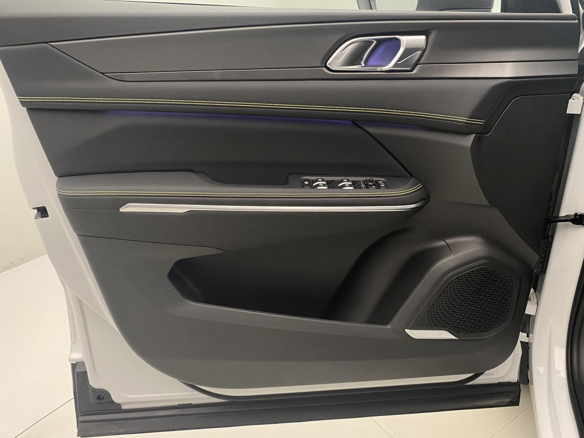 Lynk & Co 01, MORE PHEV AUT CZ 1.maj - fotka 4