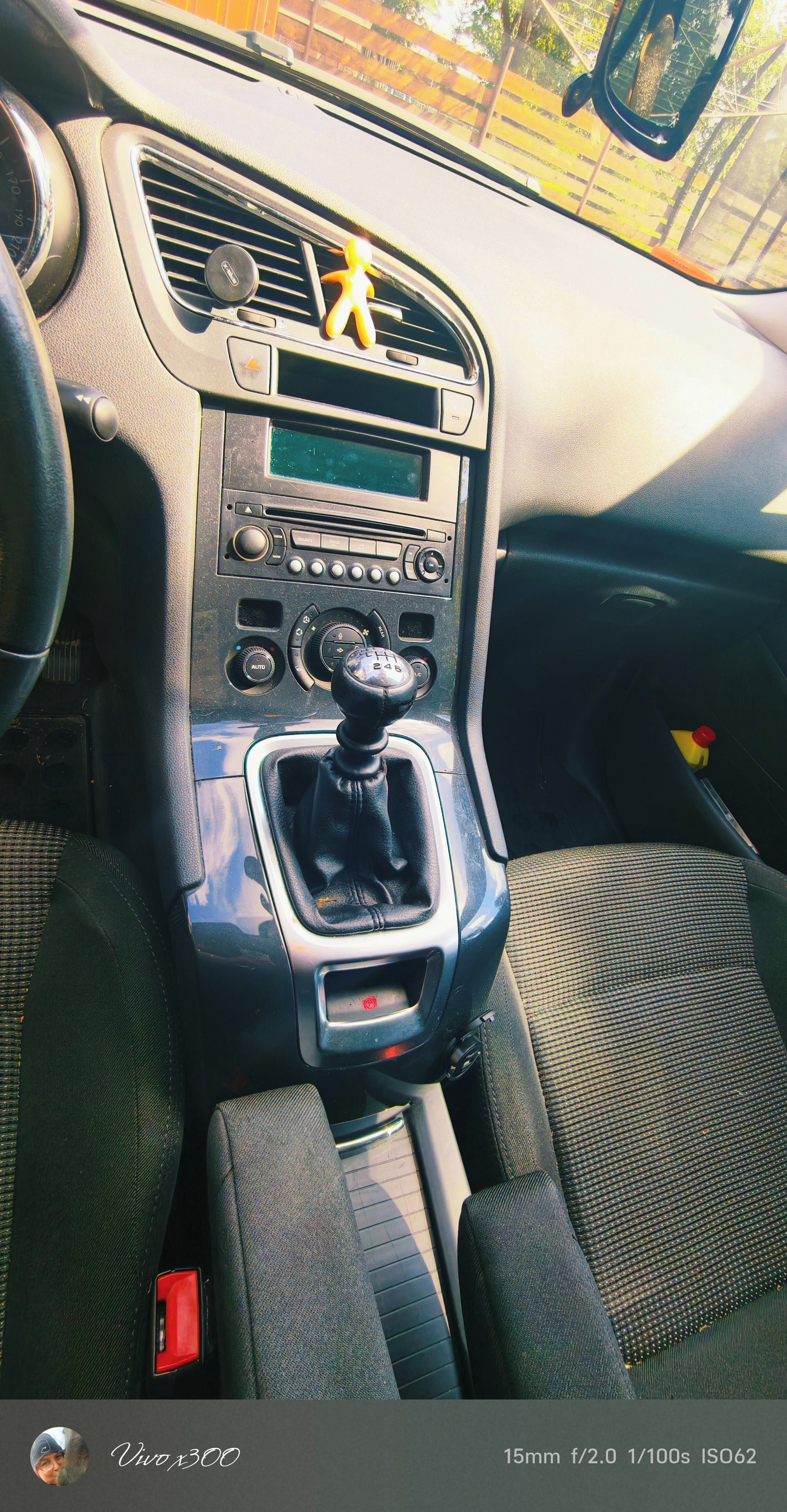 Peugeot 5008, 1,6 benzín turbo - fotka 3