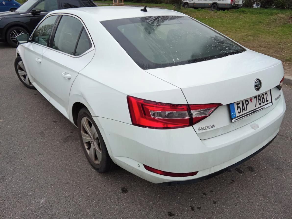 Škoda Superb, 1.6 TDI Servisovano - fotka 2