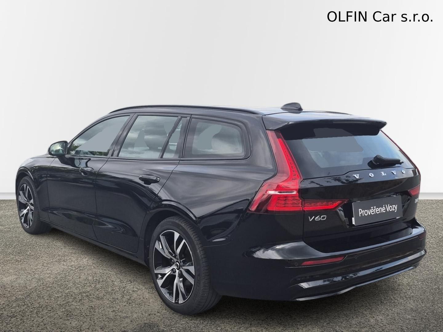 Volvo V60, B4 benzin Plus Dark DCT - fotka 4