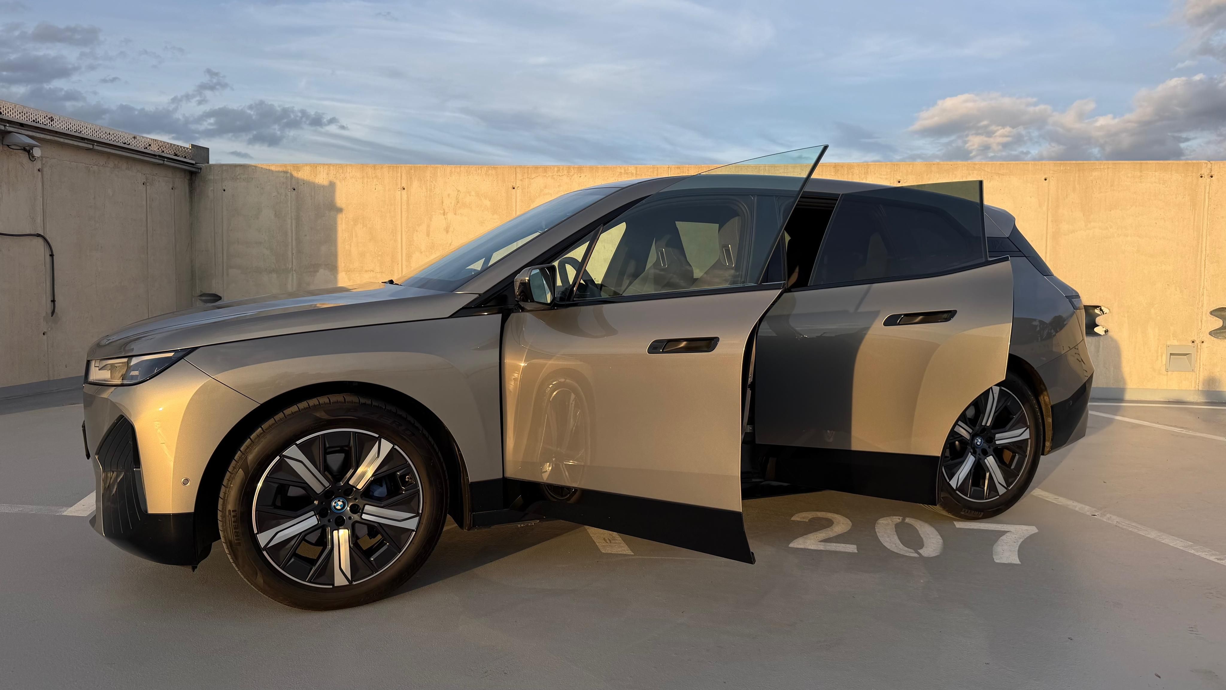 BMW iX, HarmanKardon, stav nového vozu - fotka 5