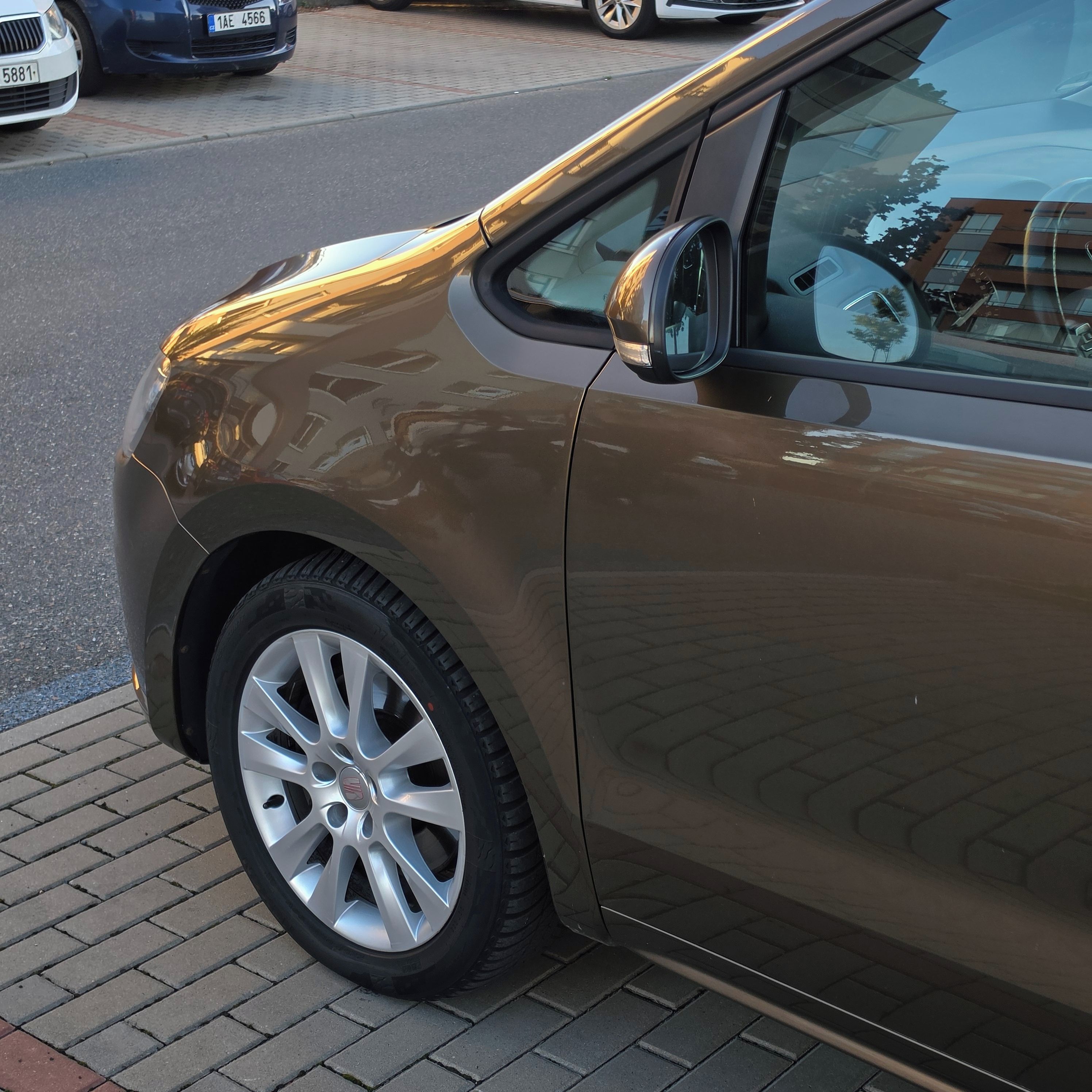 Seat Alhambra, 2.0 TDI, 7 MIST, Panorama, Xen - fotka 4