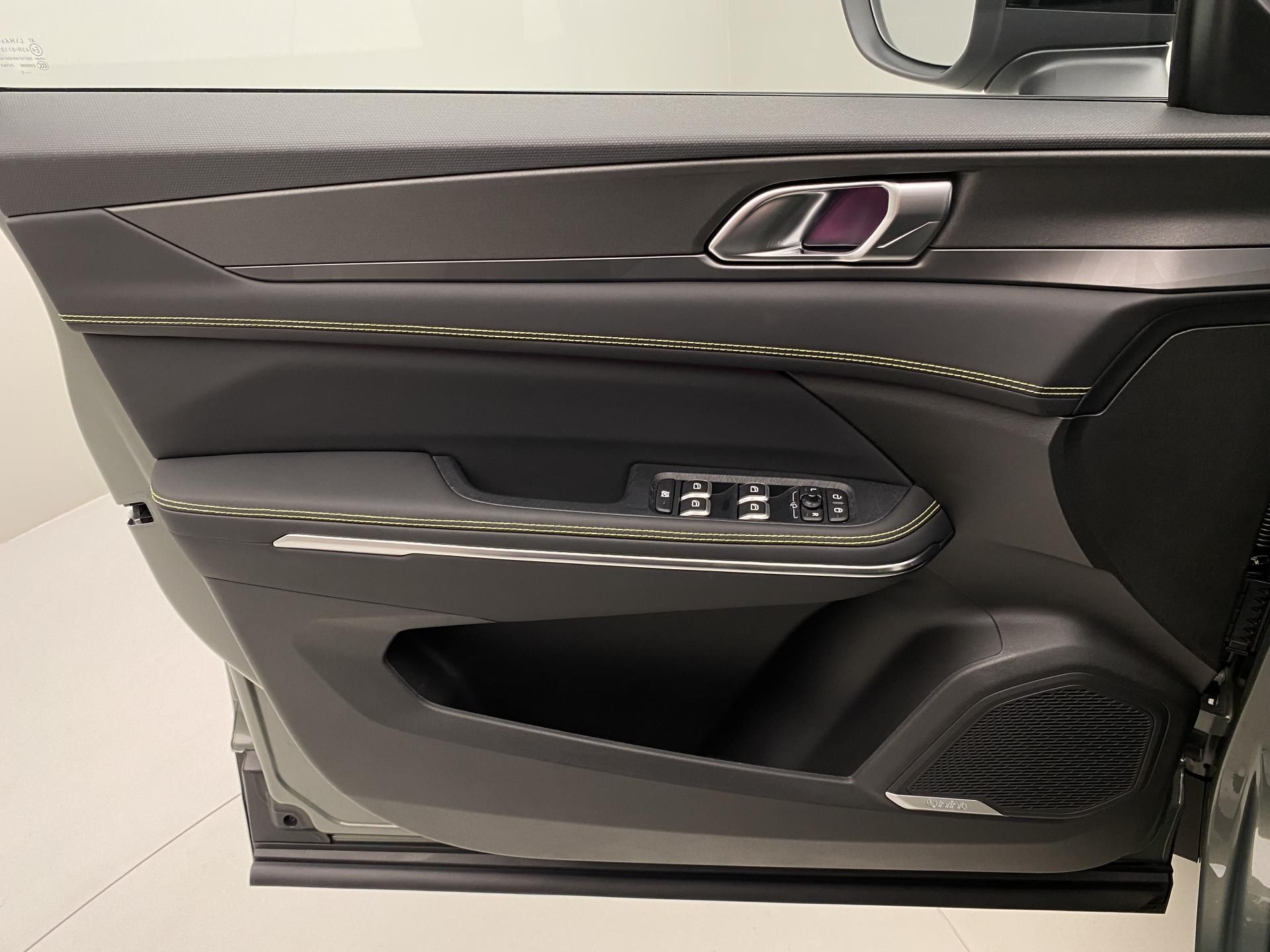Lynk & Co 01, MORE PHEV AUT CZ 1.maj - fotka 6