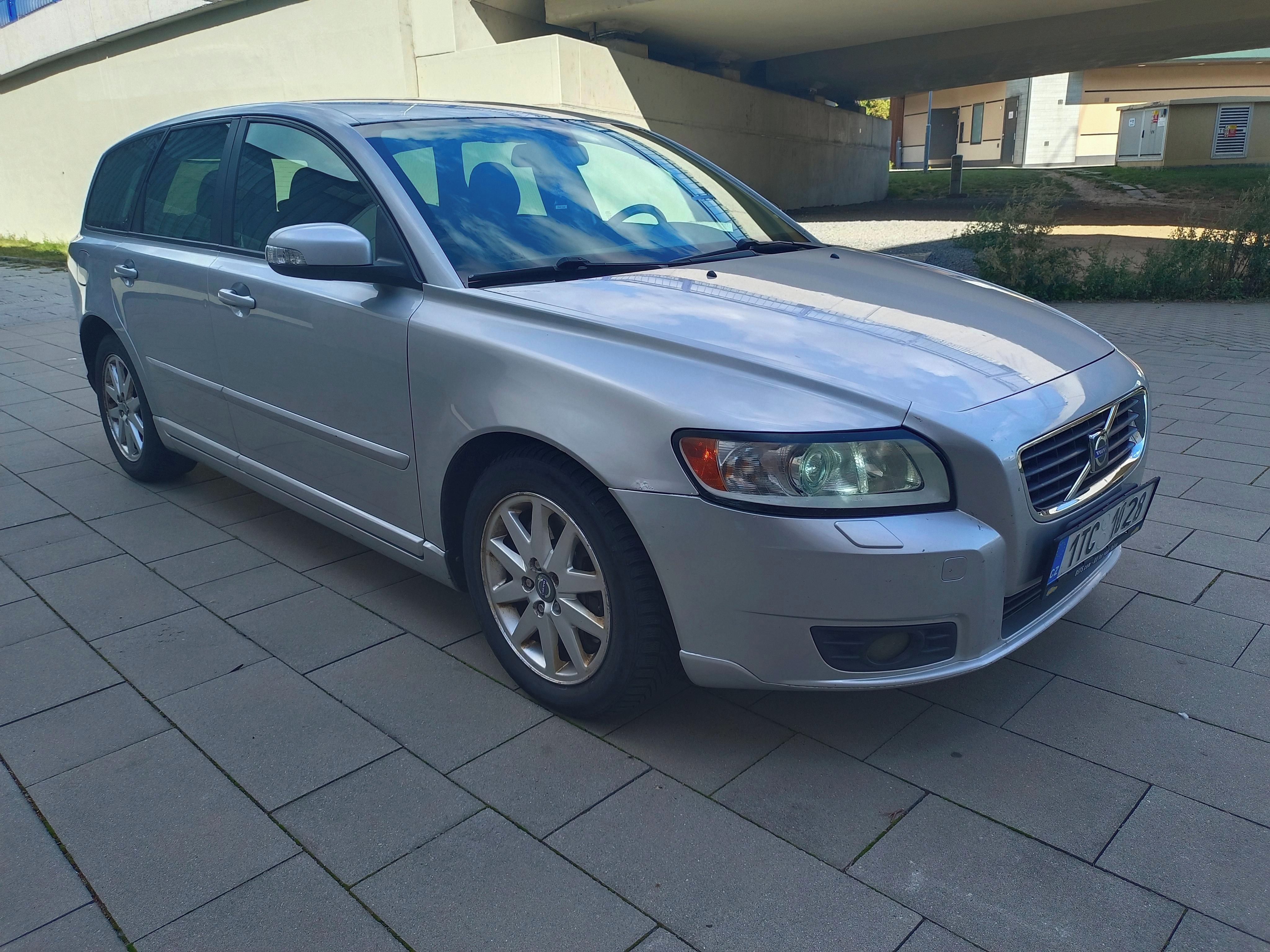 Volvo V50, 2.0 D 100 kW automat - fotka 6