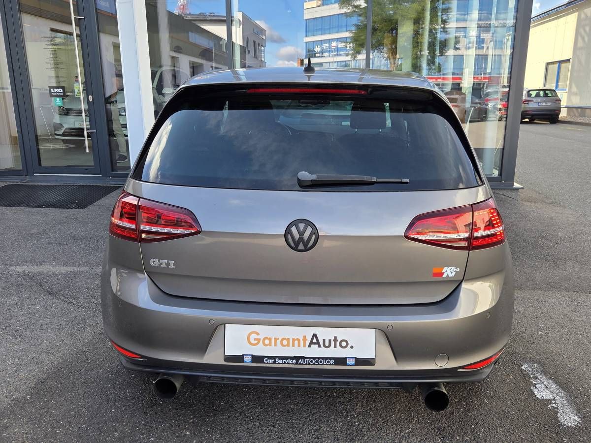 Volkswagen Golf, 2.0 GTI - fotka 4