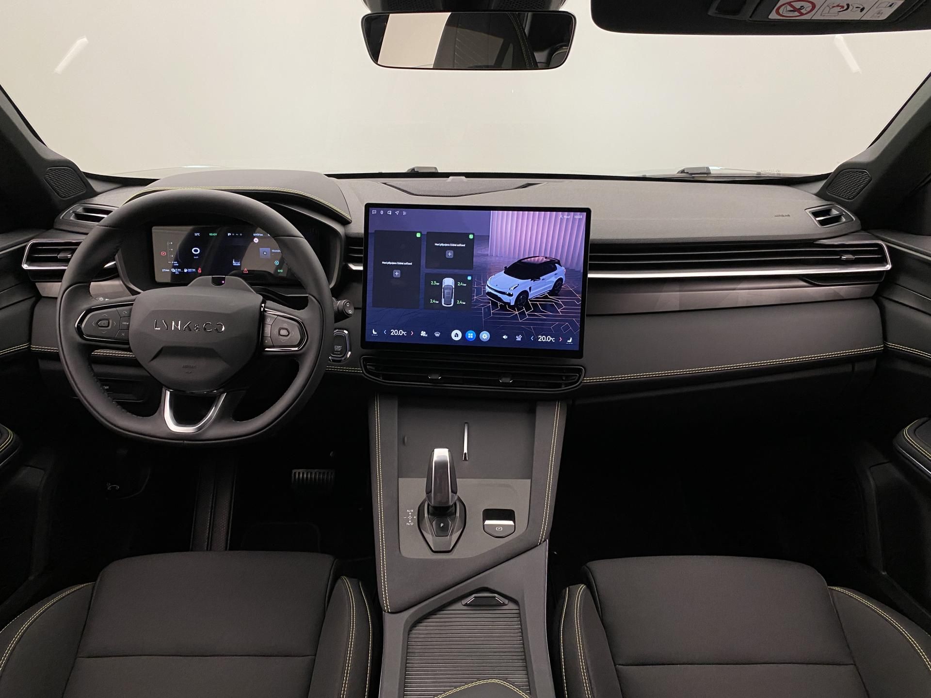 Lynk & Co 01, CORE PHEV AUT CZ 1.maj - fotka 2