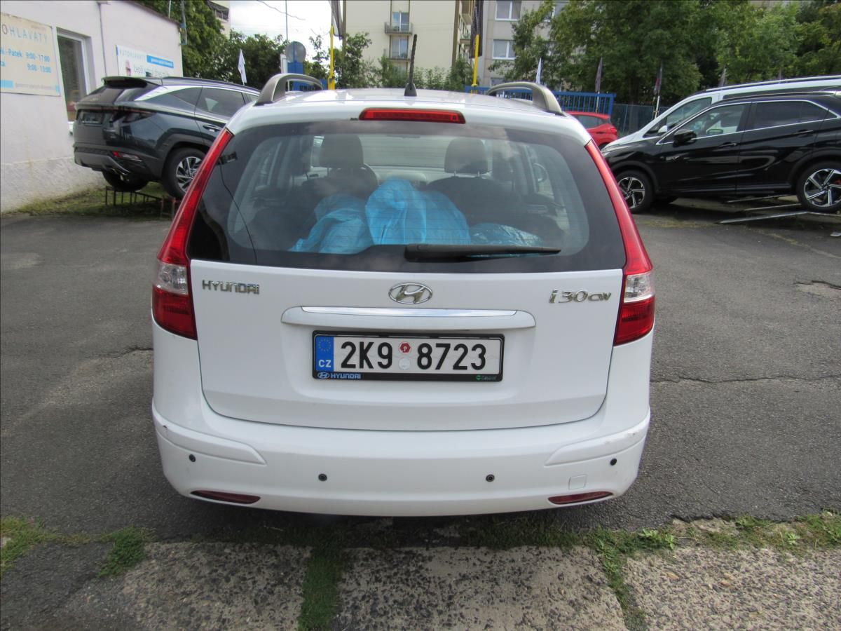 Hyundai i30, 1,4 i 80kW Combi - fotka 5