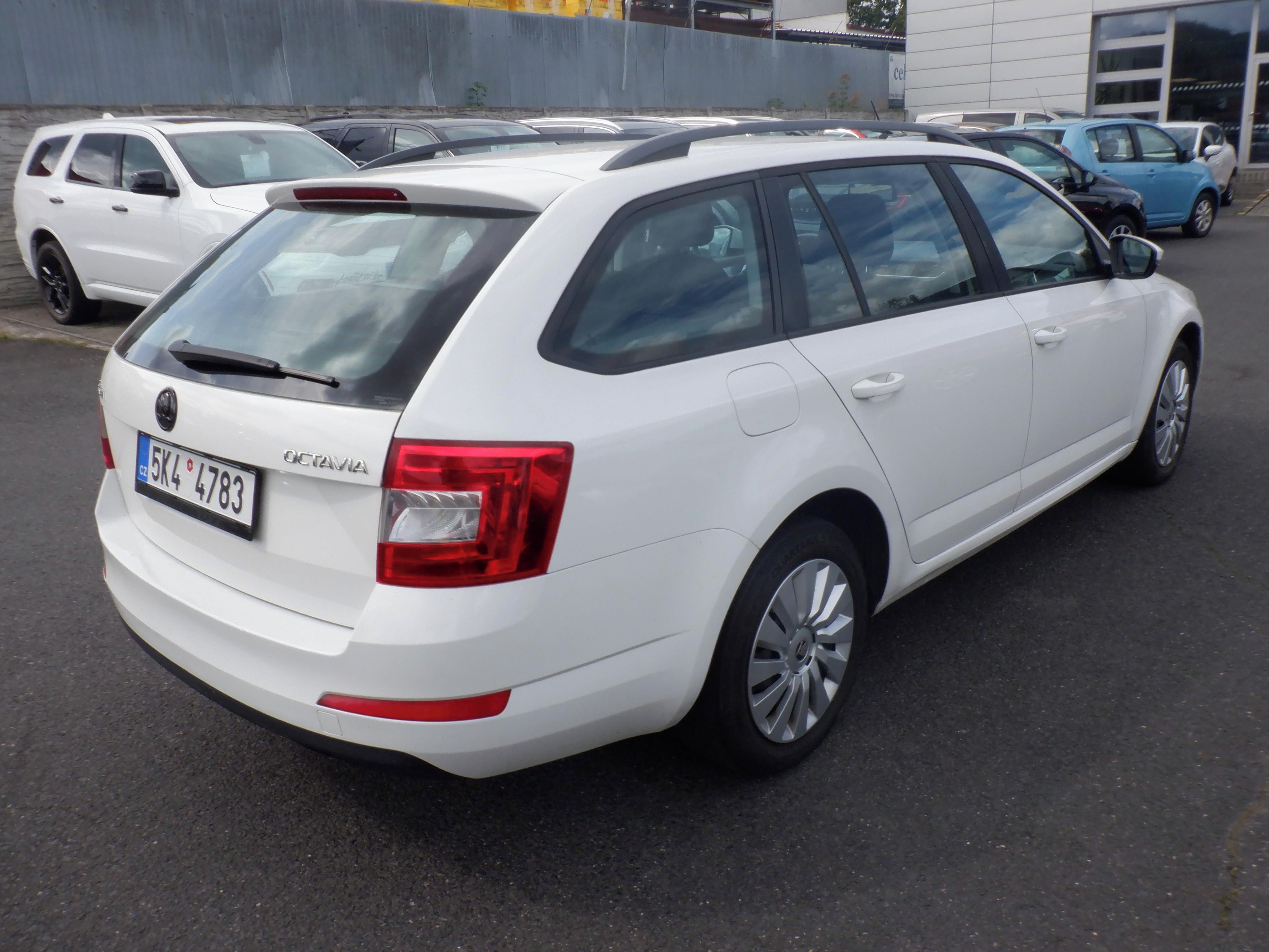 Škoda Octavia, 1.6 TDI 77kW Kombi,ČR - fotka 5