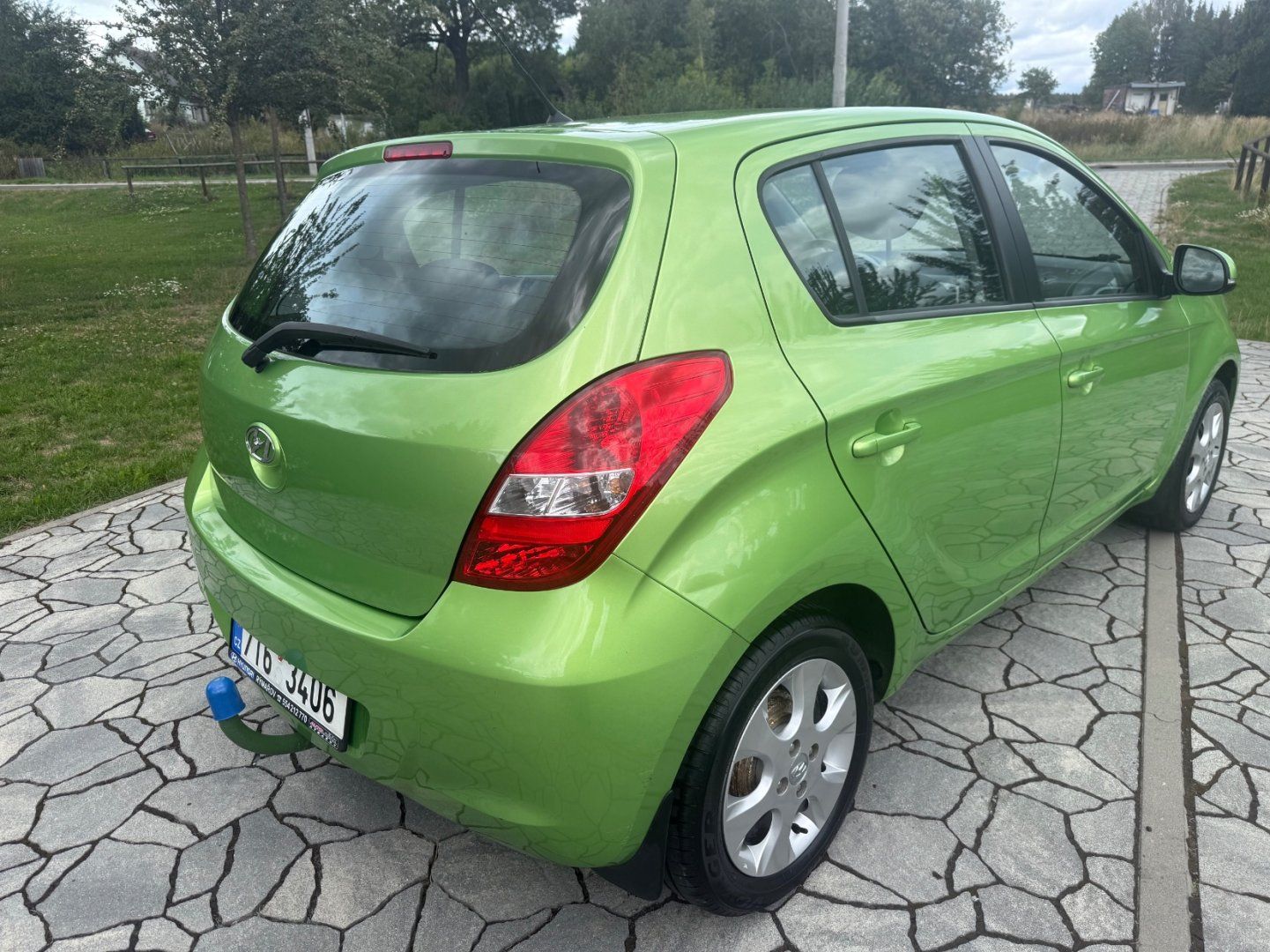Hyundai i20, 1.2i KLIMA, 110tkm,tažné,Čr - fotka 5