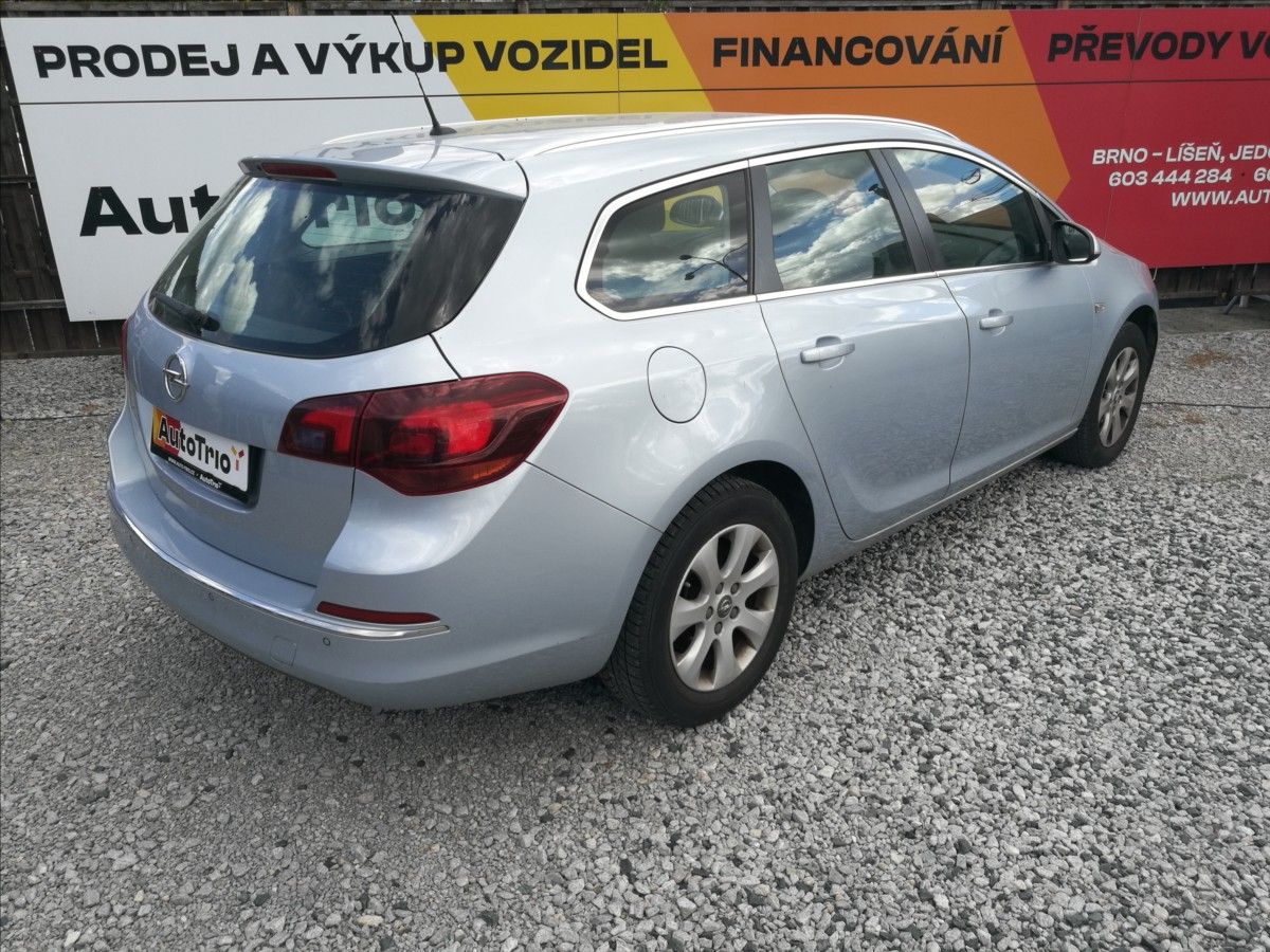 Opel Astra, 1,6 CDTi kombi - fotka 3