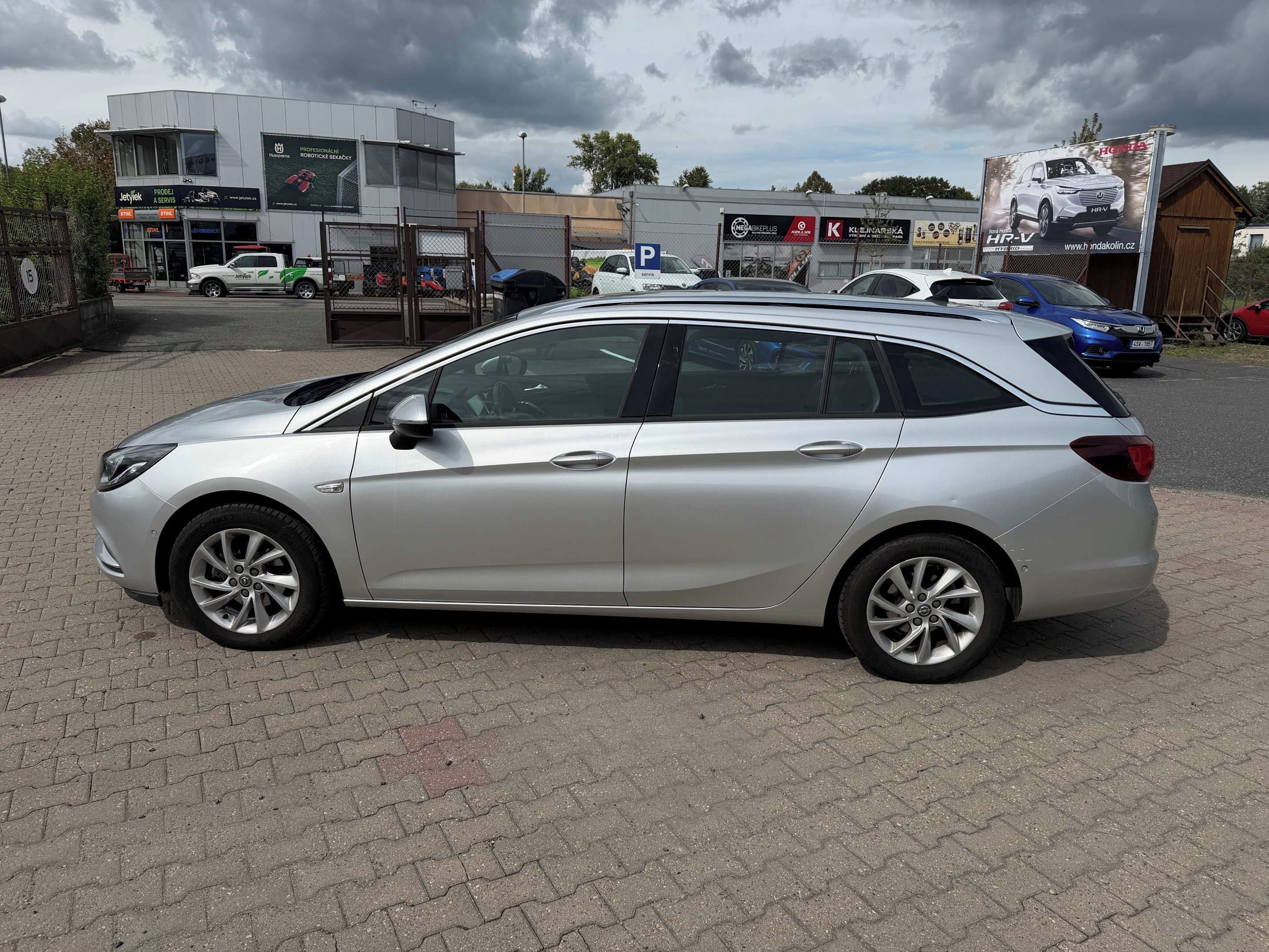 Opel Astra, 1,4 Turbo Sports Tourer + - fotka 5