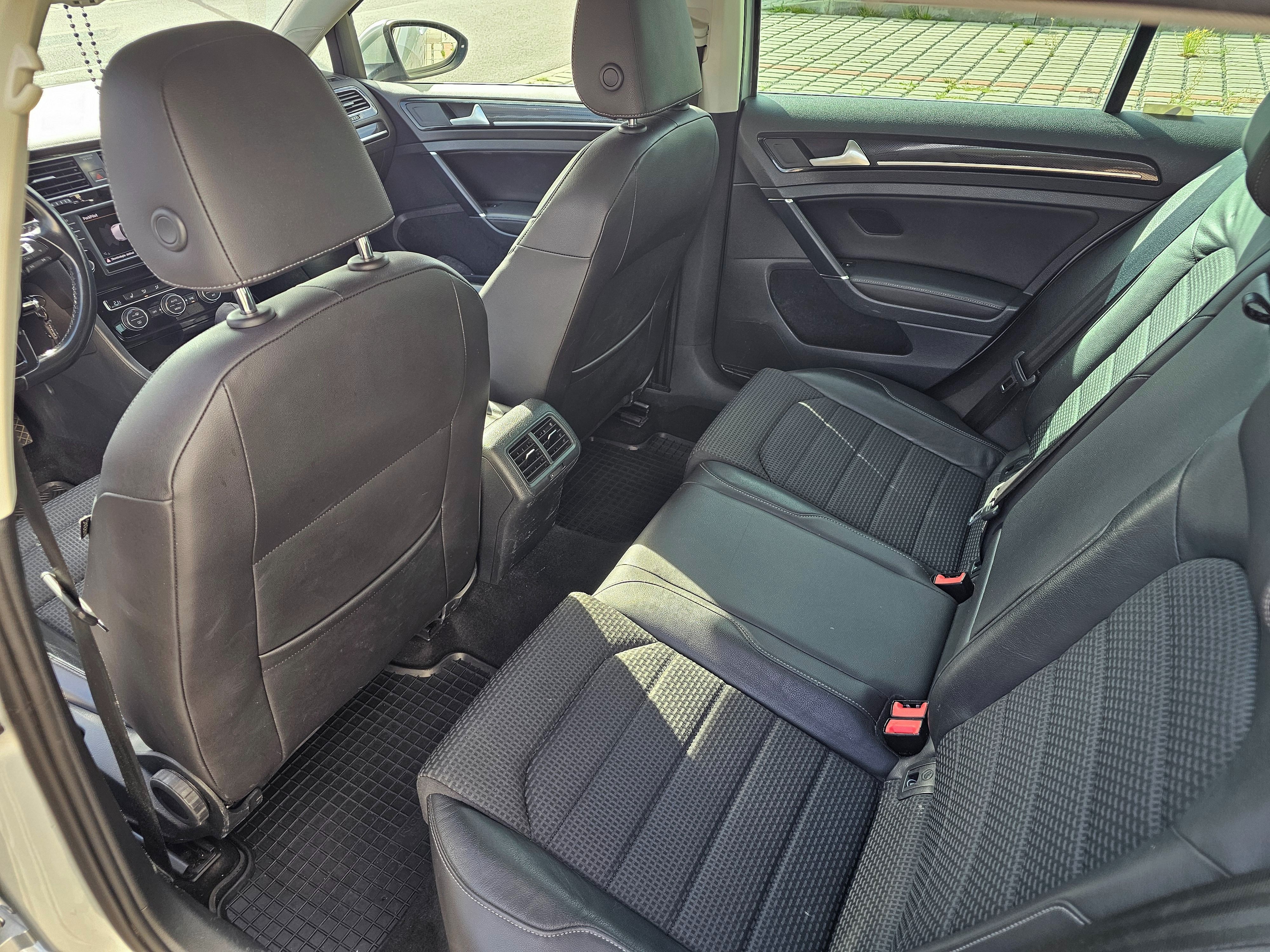 Volkswagen Golf, 1.6 TDI 81KW - fotka 6