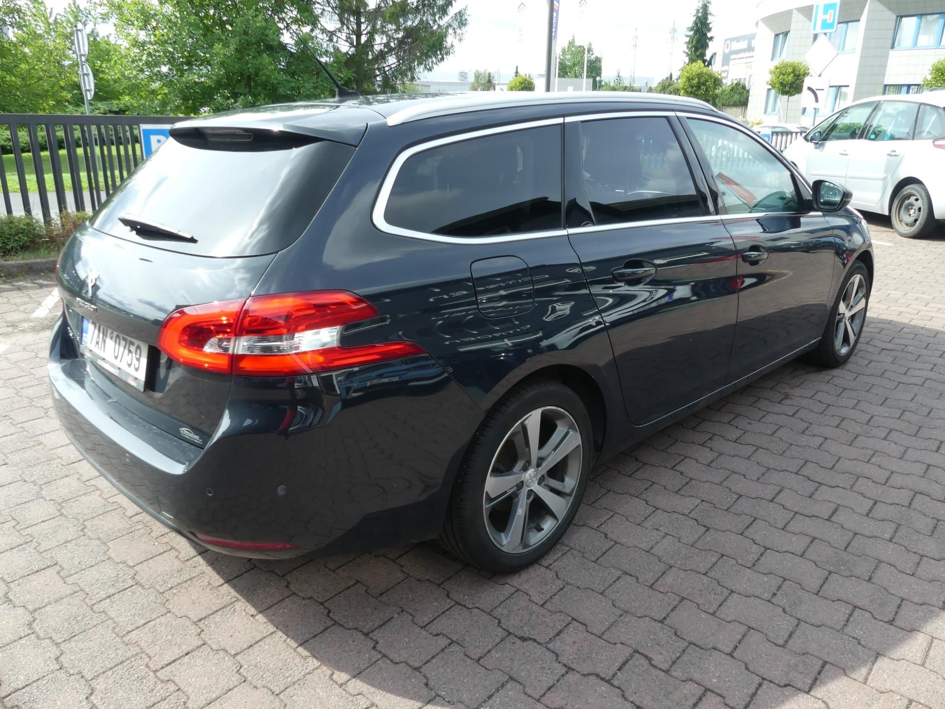 Peugeot 308, 1,2 PT 130 EAT8 - fotka 5