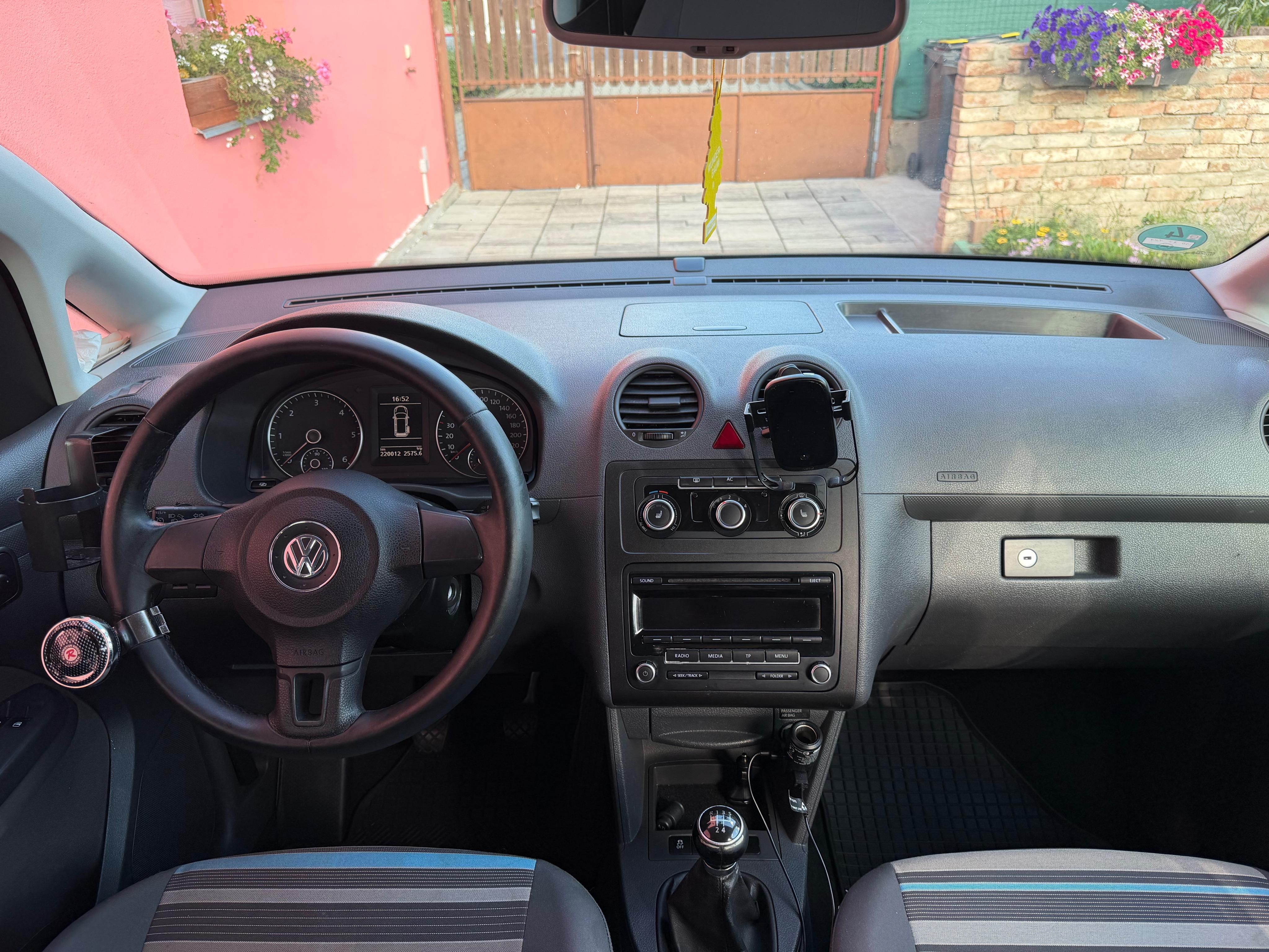 Volkswagen Caddy, 1,6 diesel motor CAYN - fotka 6