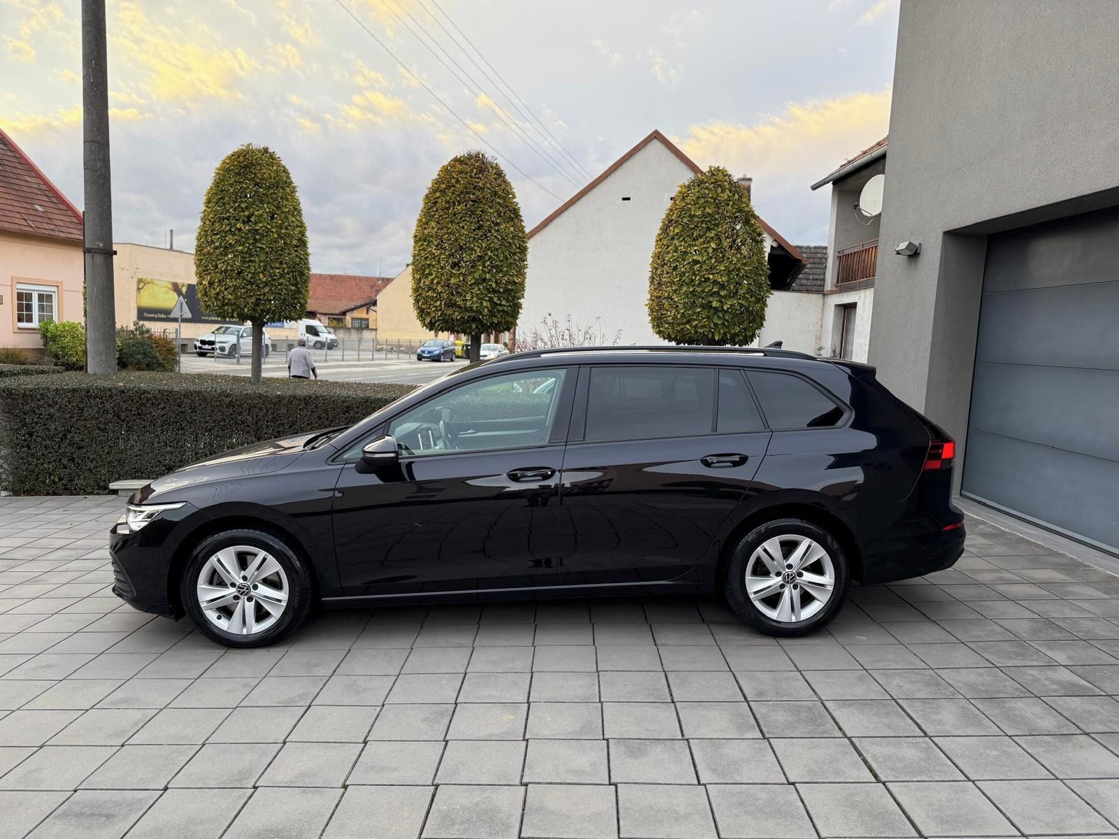 Volkswagen Golf, VW Golf 8 Variant 2.0 TDI 85 k - fotka 6