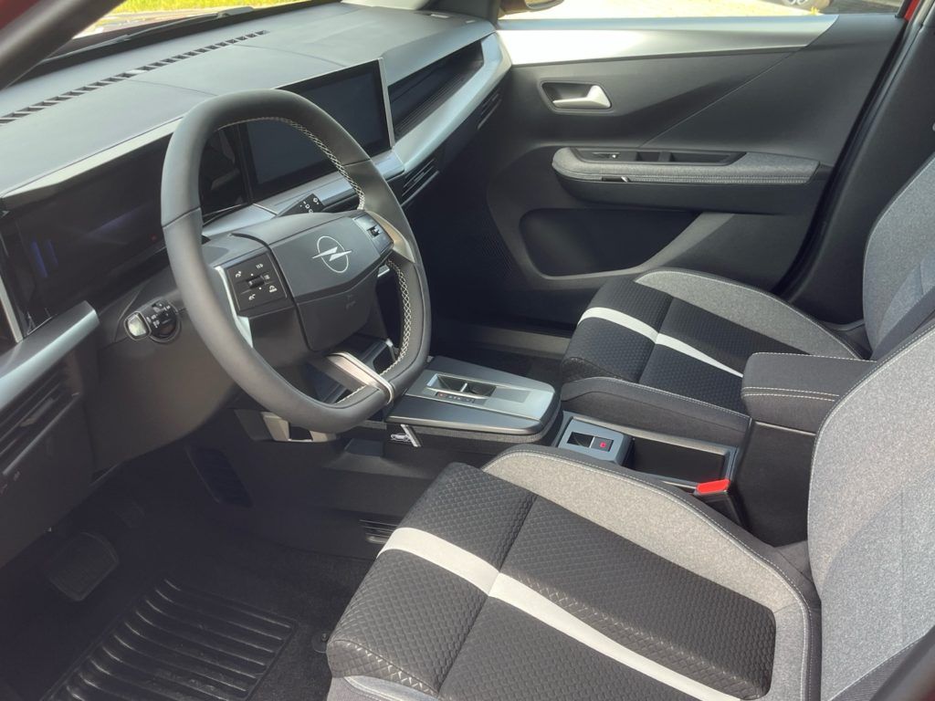 Opel Frontera, GS Hybrid 1.2T (81kW/110k) - fotka 6