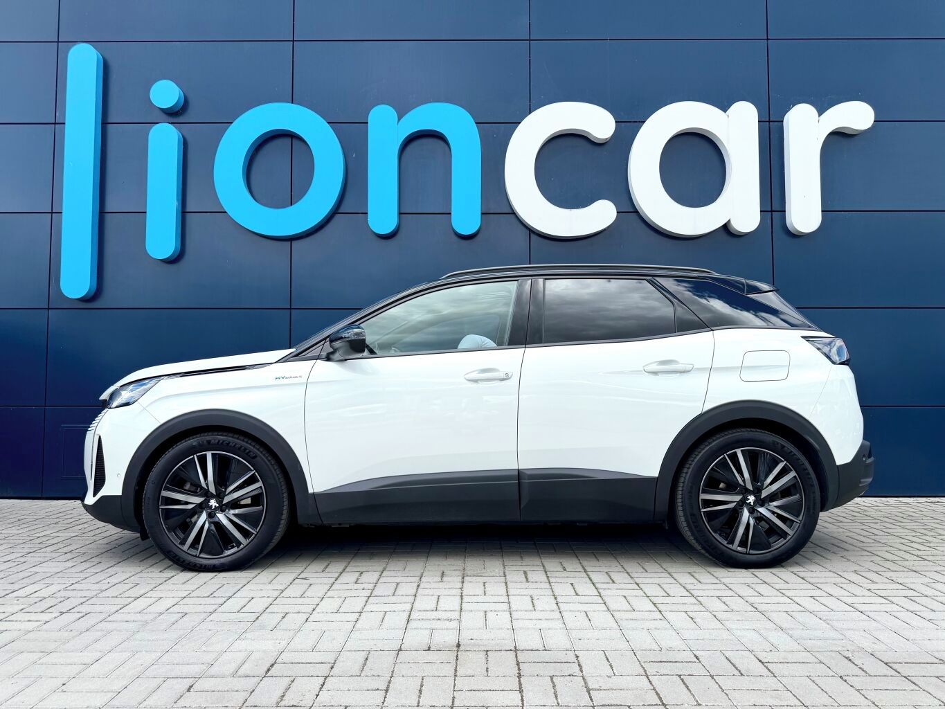 Peugeot 3008, GT 1.6 HYBRID, 4x4, 300koní, Č - fotka 4