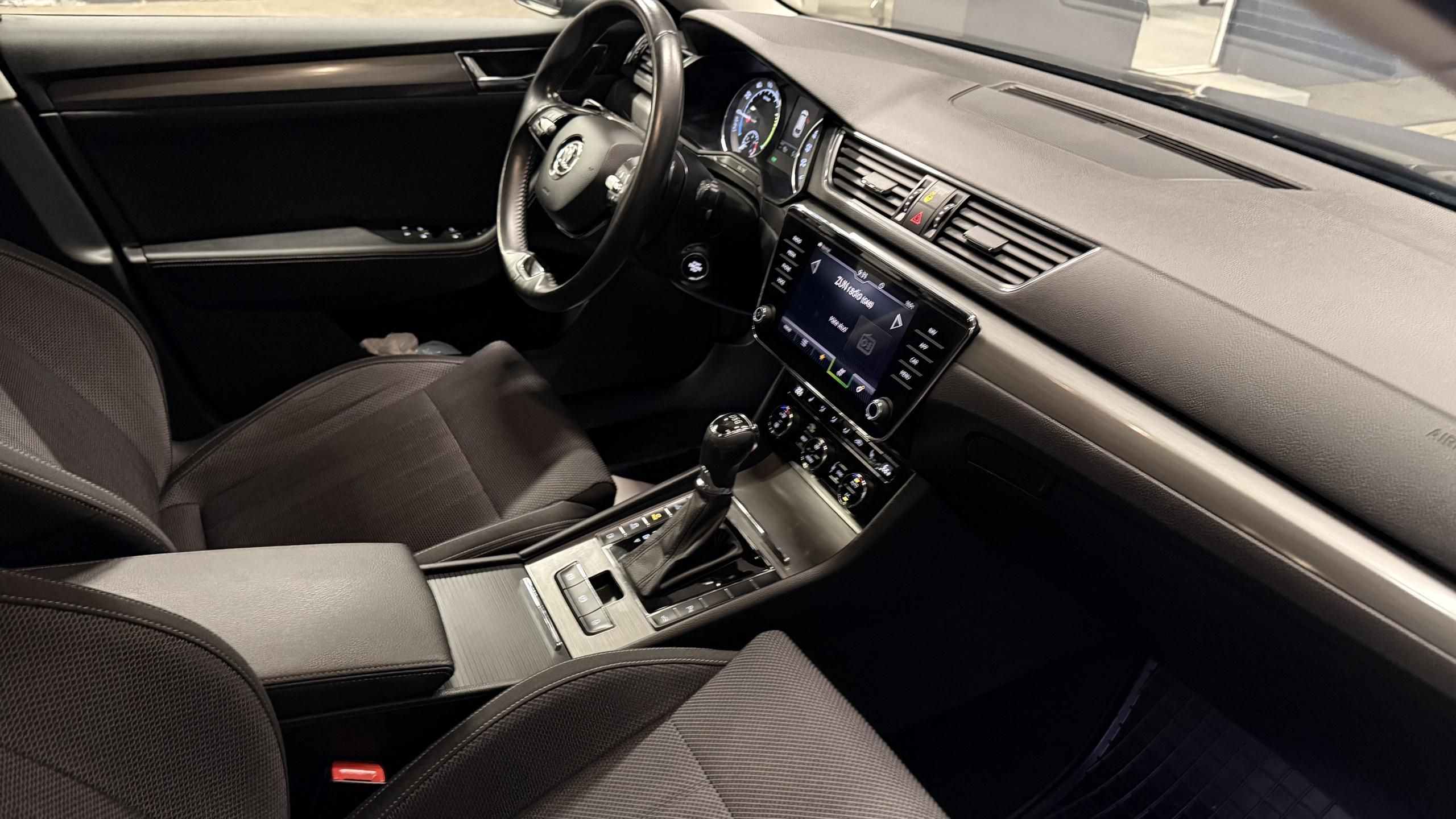 Škoda Superb, 1.4 IV,PHEV ,DOJEZD 38KM,LED - fotka 3