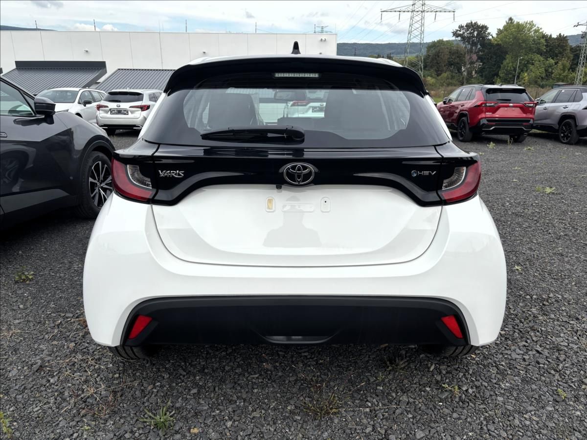 Toyota Yaris, 1,5   Comfort HEV 116 CVT - fotka 6