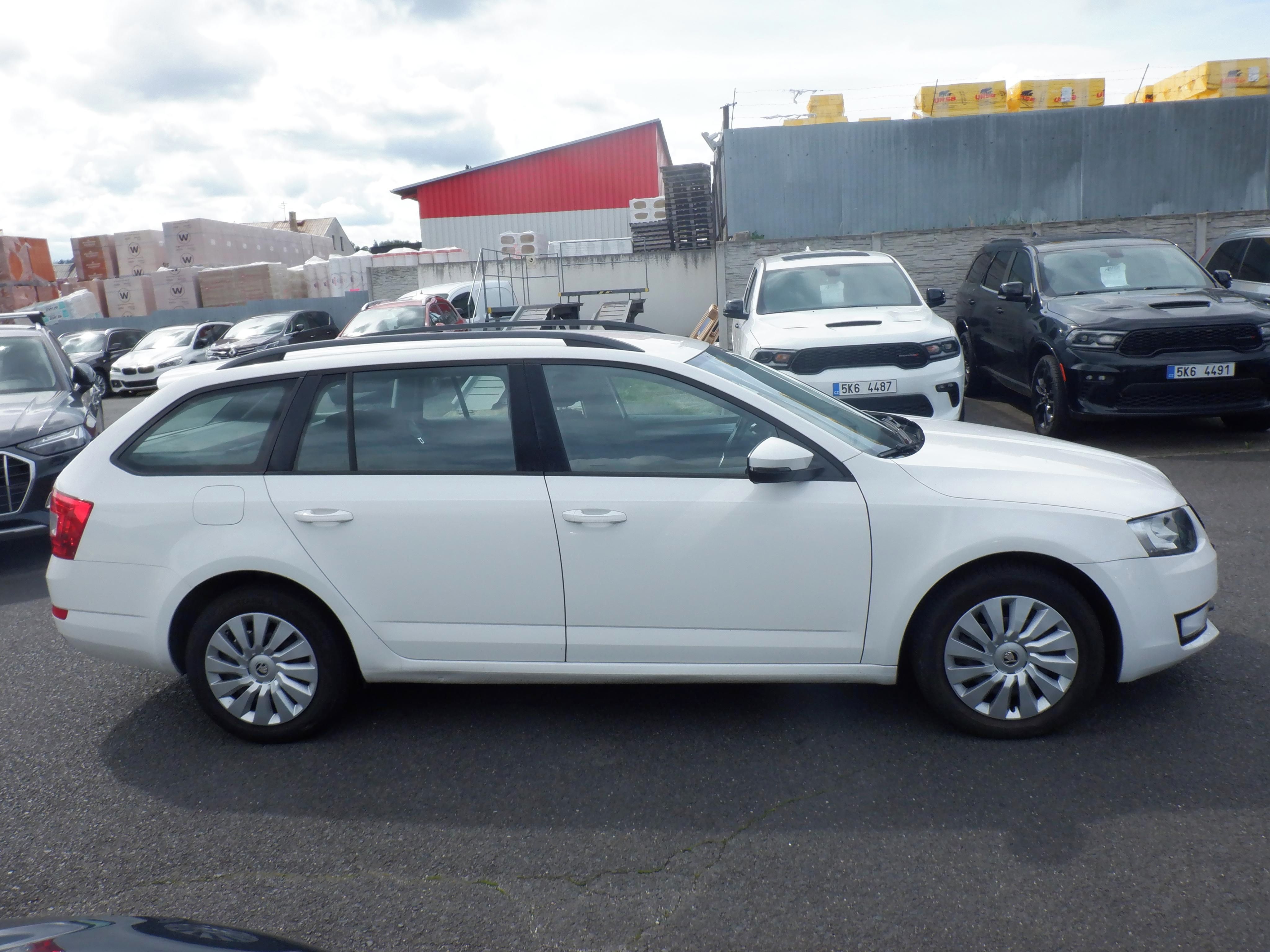 Škoda Octavia, 1.6 TDI 77kW Kombi,ČR - fotka 4