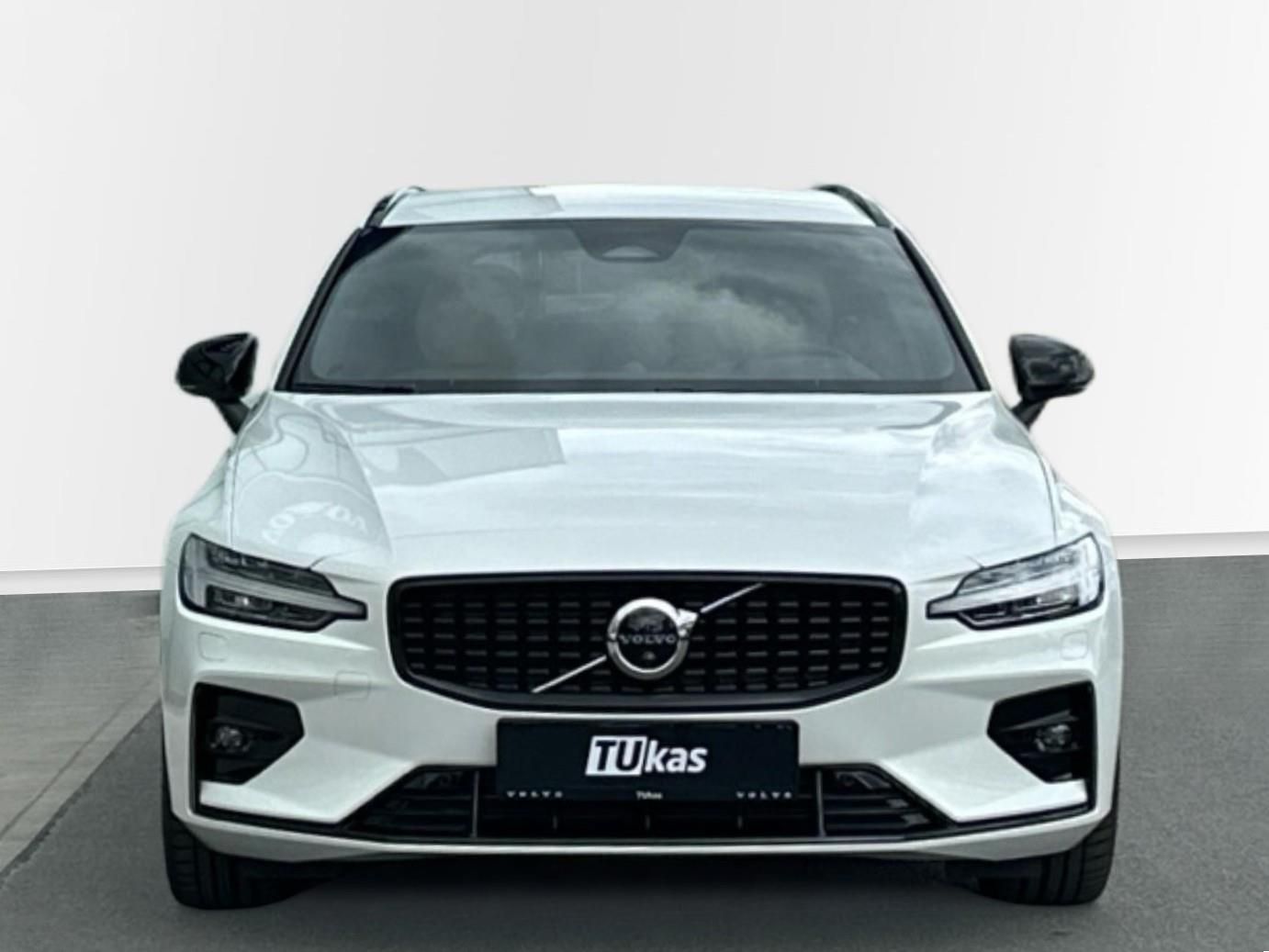 Volvo V60, 2.0B4 FWD 145kW PLUS DARK - fotka 3