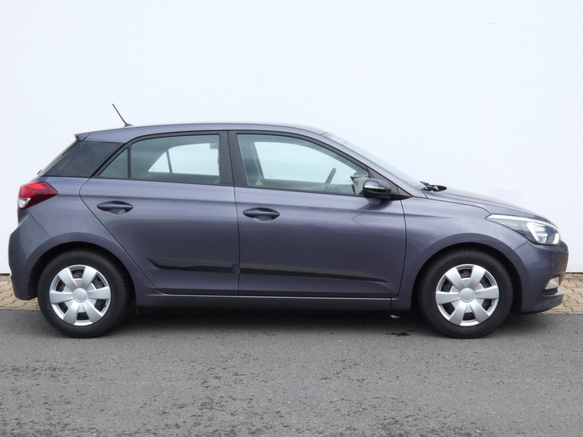 Hyundai i20, 1,2 /55kW - fotka 3