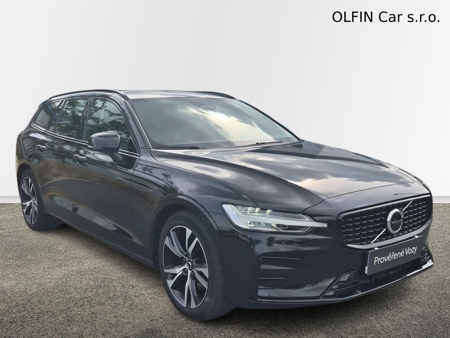 Volvo V60, B4 benzin Plus Dark DCT - fotka 3