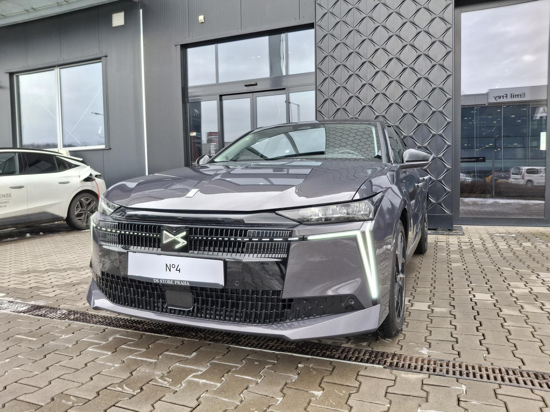 DS 4, N°4 JULES VERNE HYBRID 145