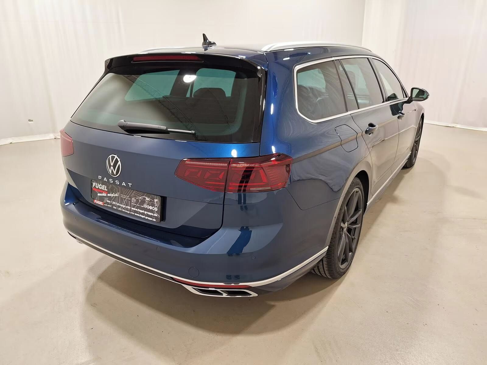 Volkswagen Passat Variant, 2.0 TSI DSG Elegance R-LINE - fotka 4