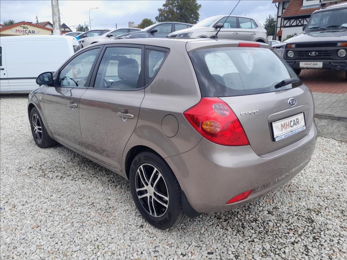 Kia Cee´d, 1,4i16V 80kW - fotka 5