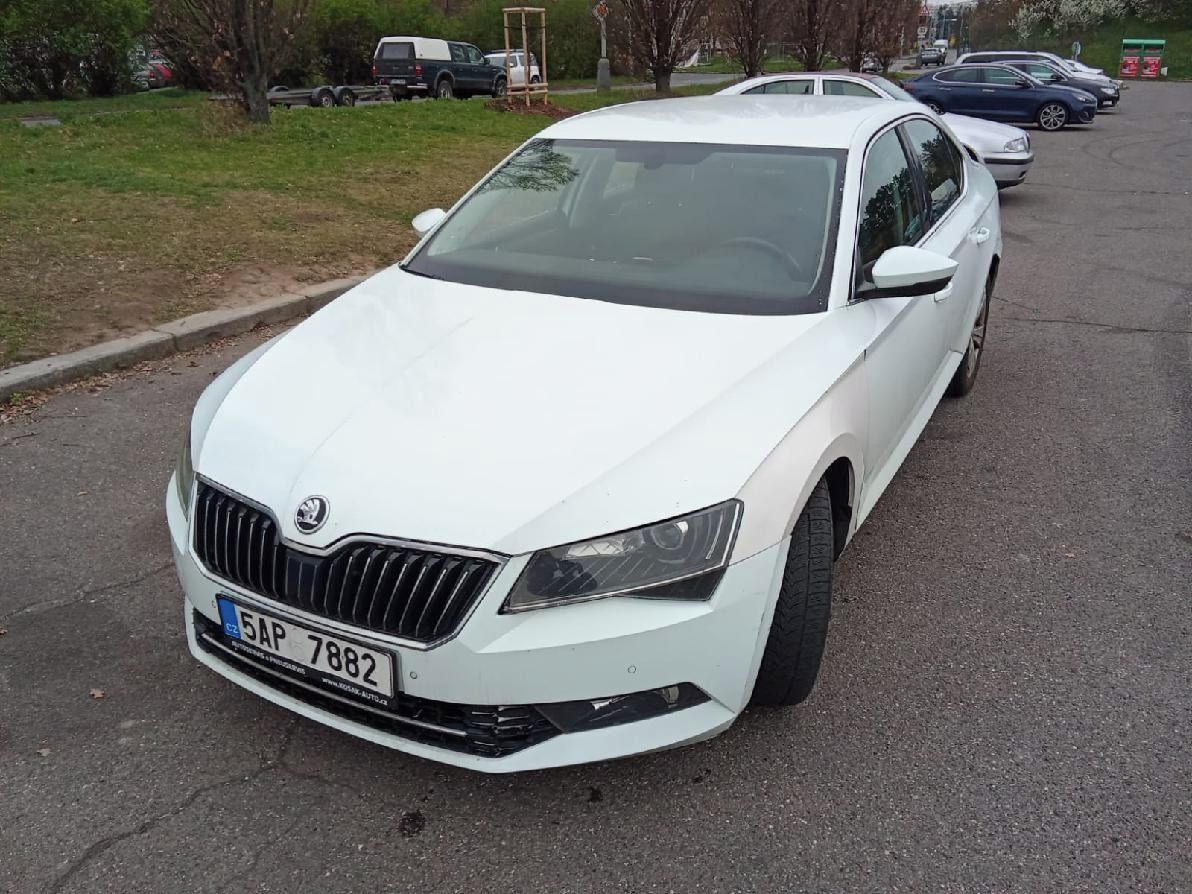 Škoda Superb, 1.6 TDI Servisovano - fotka 4
